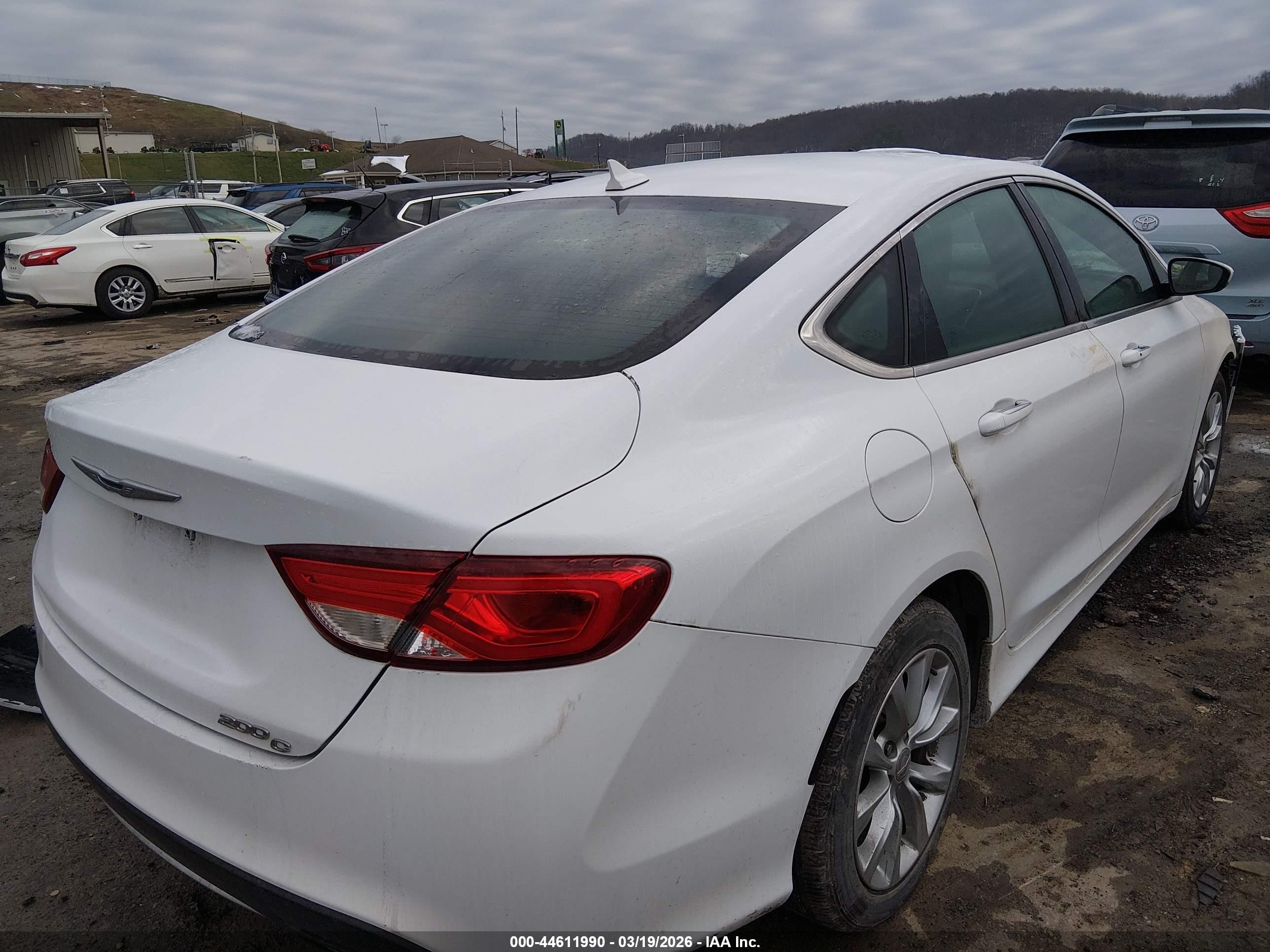 2015 Chrysler 200 C White vin: 1C3CCCCG3FN514312