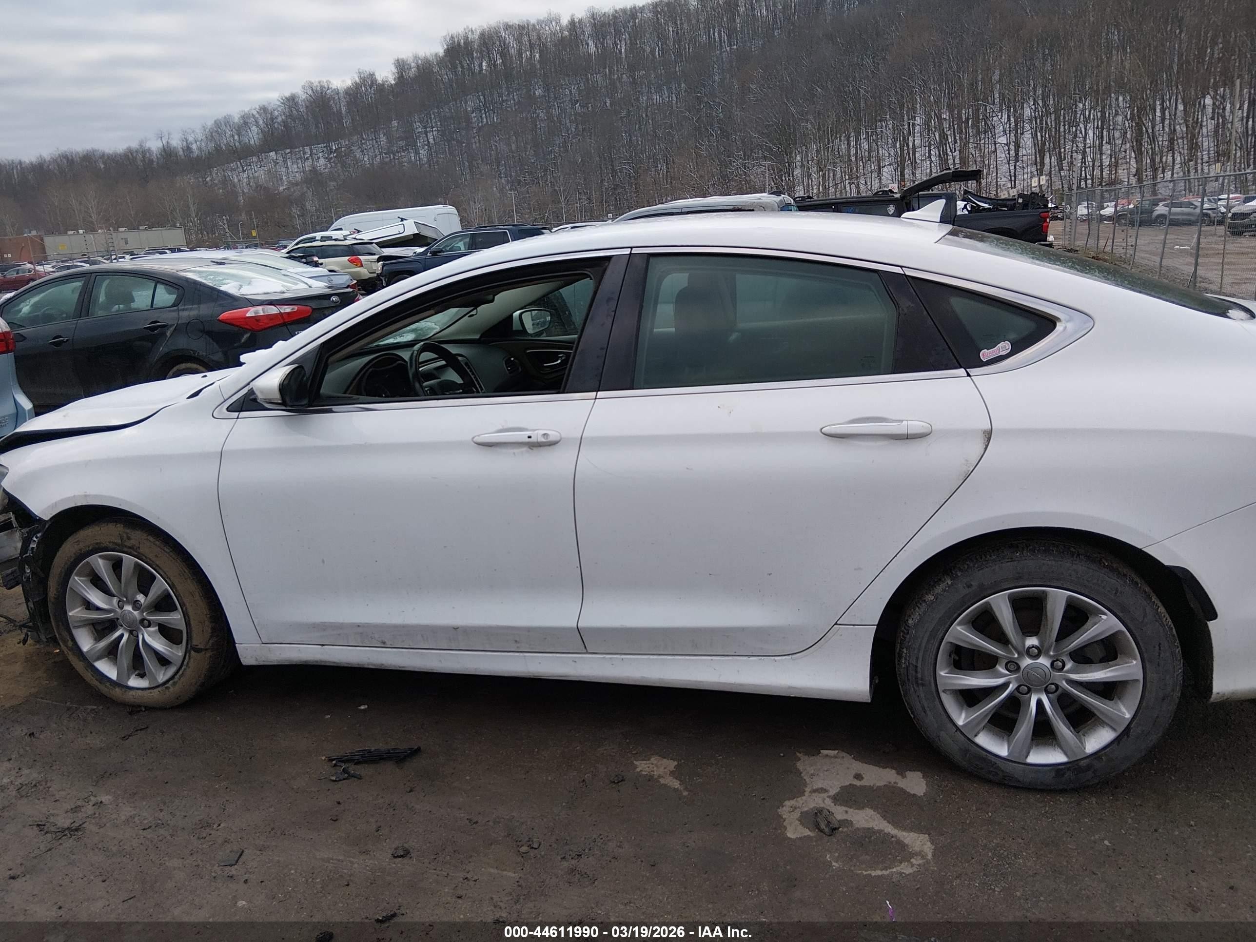 2015 Chrysler 200 C White vin: 1C3CCCCG3FN514312