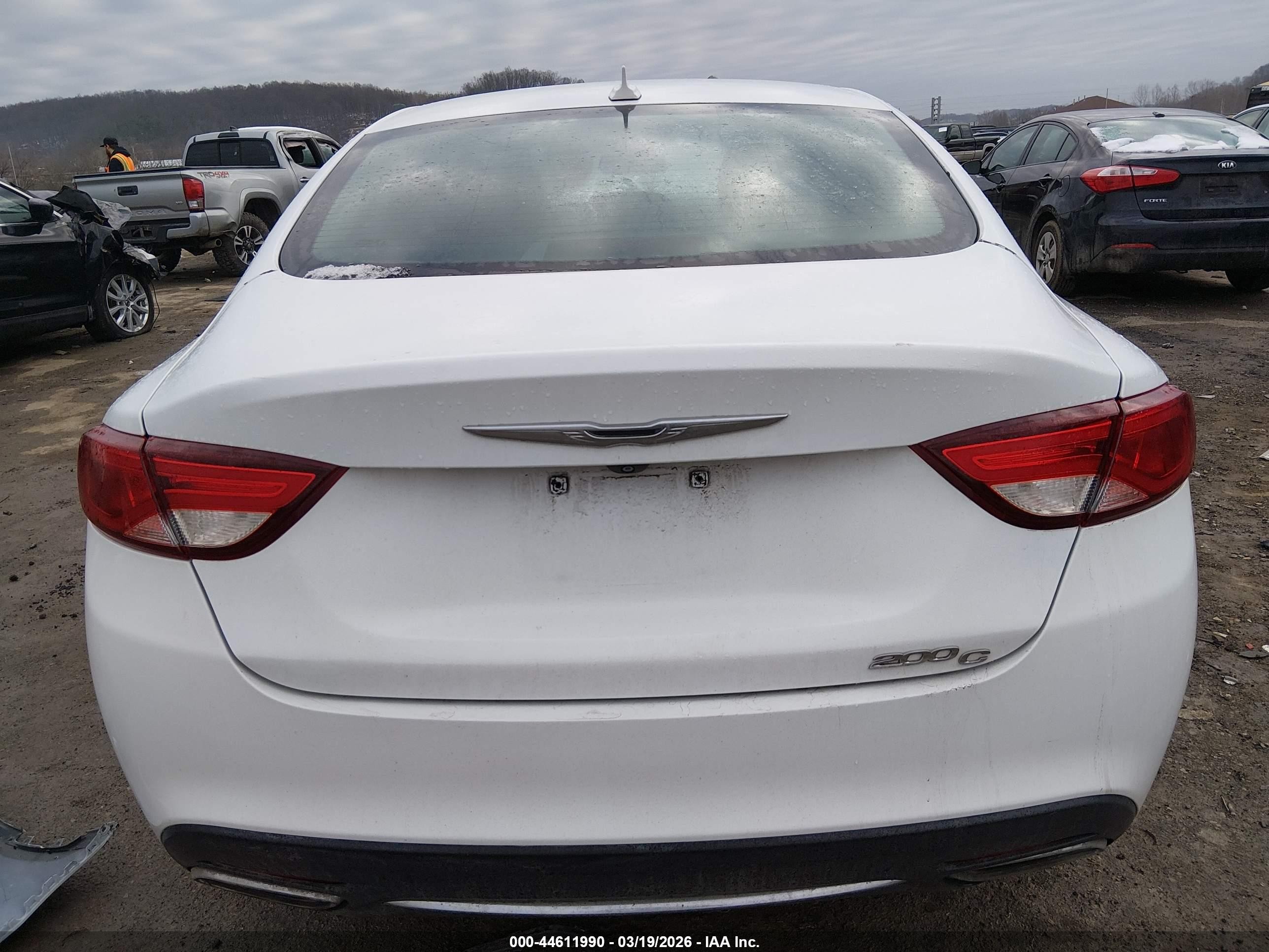 2015 Chrysler 200 C White vin: 1C3CCCCG3FN514312