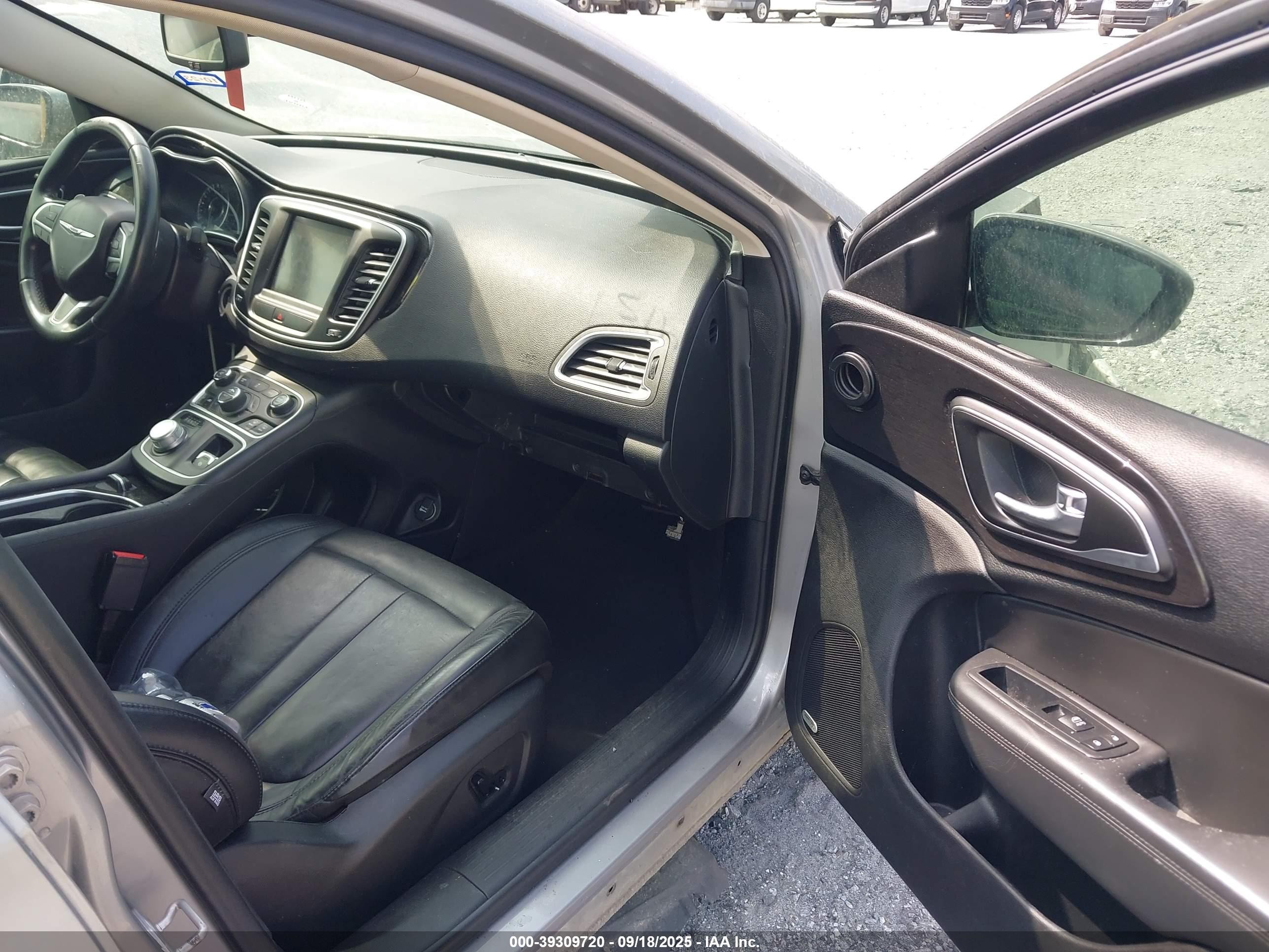 2015 Chrysler 200 C Silver vin: 1C3CCCCG5FN515400