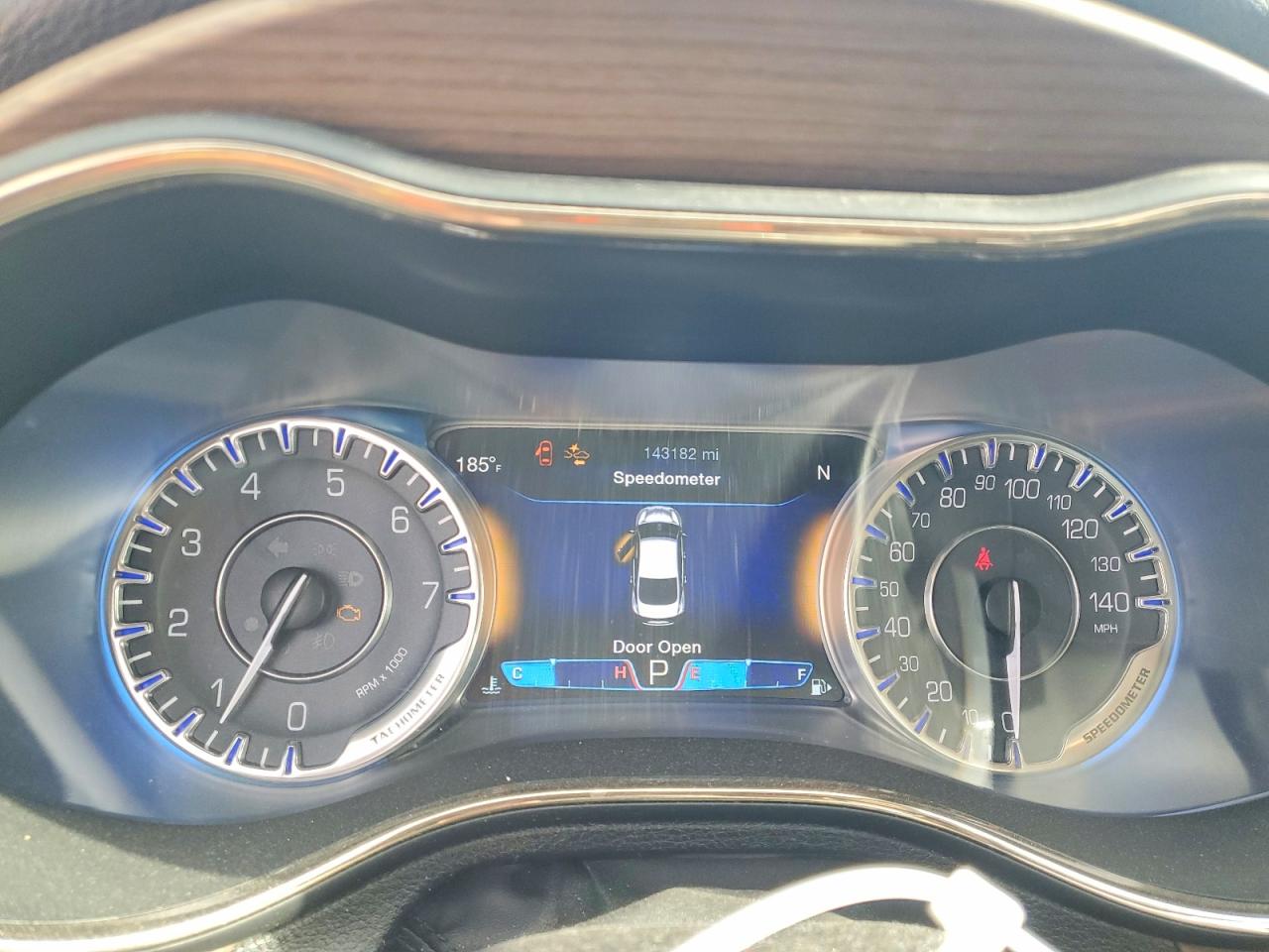 2015 Chrysler 200 C Серебряный vin: 1C3CCCCG5FN520225
