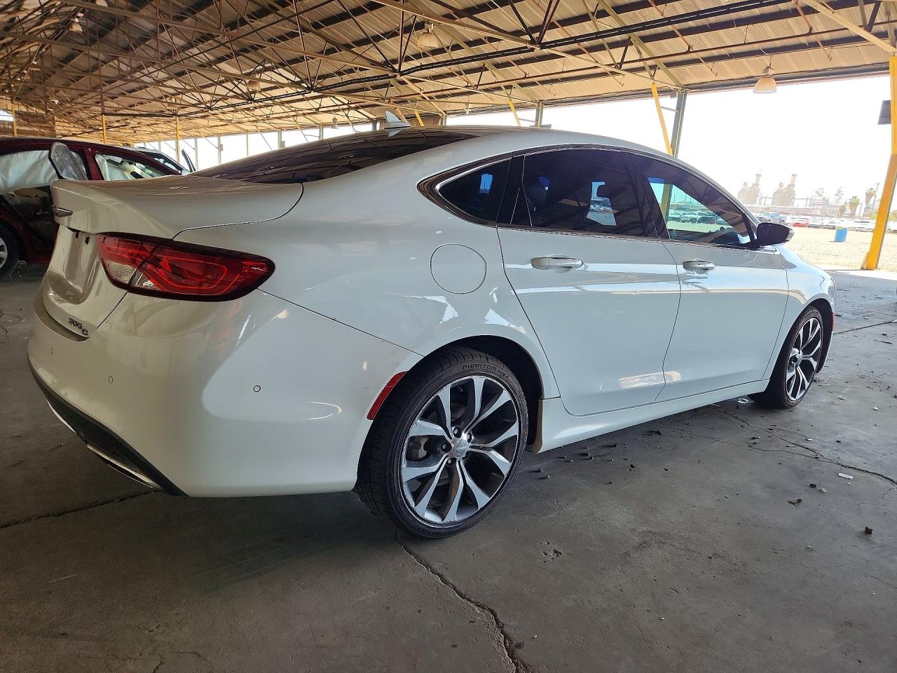2015 Chrysler 200 C White vin: 1C3CCCCG5FN565438