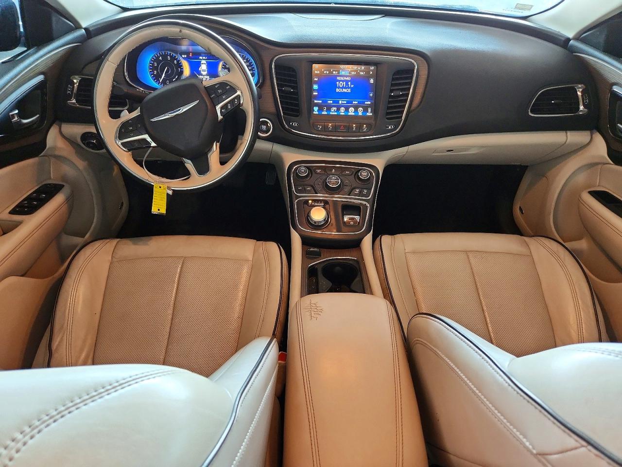 2015 Chrysler 200 C White vin: 1C3CCCCG5FN565438