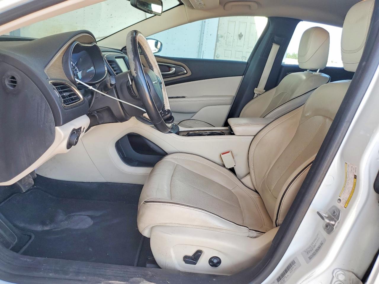 2015 Chrysler 200 C White vin: 1C3CCCCG6FN567599