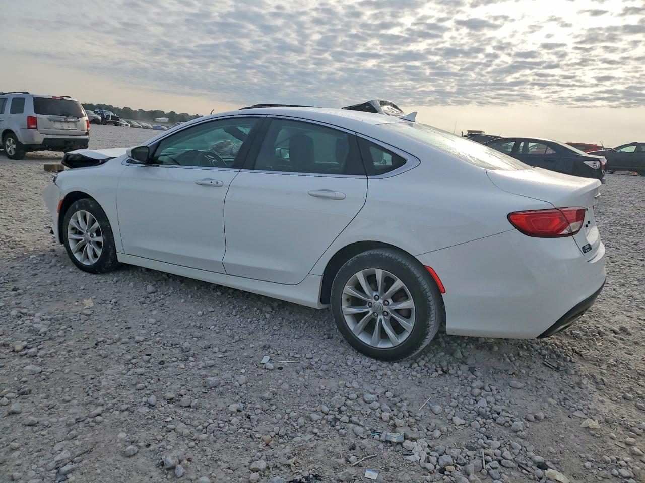 2015 Chrysler 200 C White vin: 1C3CCCCG7FN519190