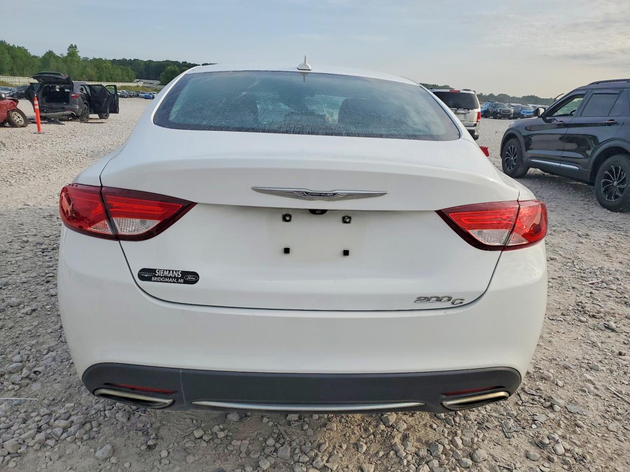 2015 Chrysler 200 C White vin: 1C3CCCCG7FN519190
