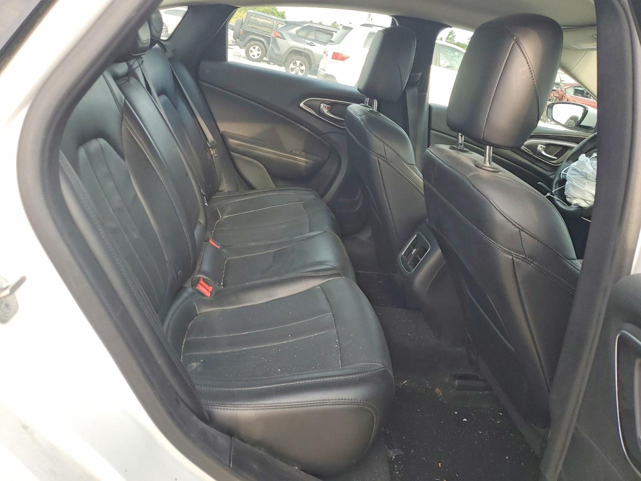 2015 Chrysler 200 C White vin: 1C3CCCCG7FN519190