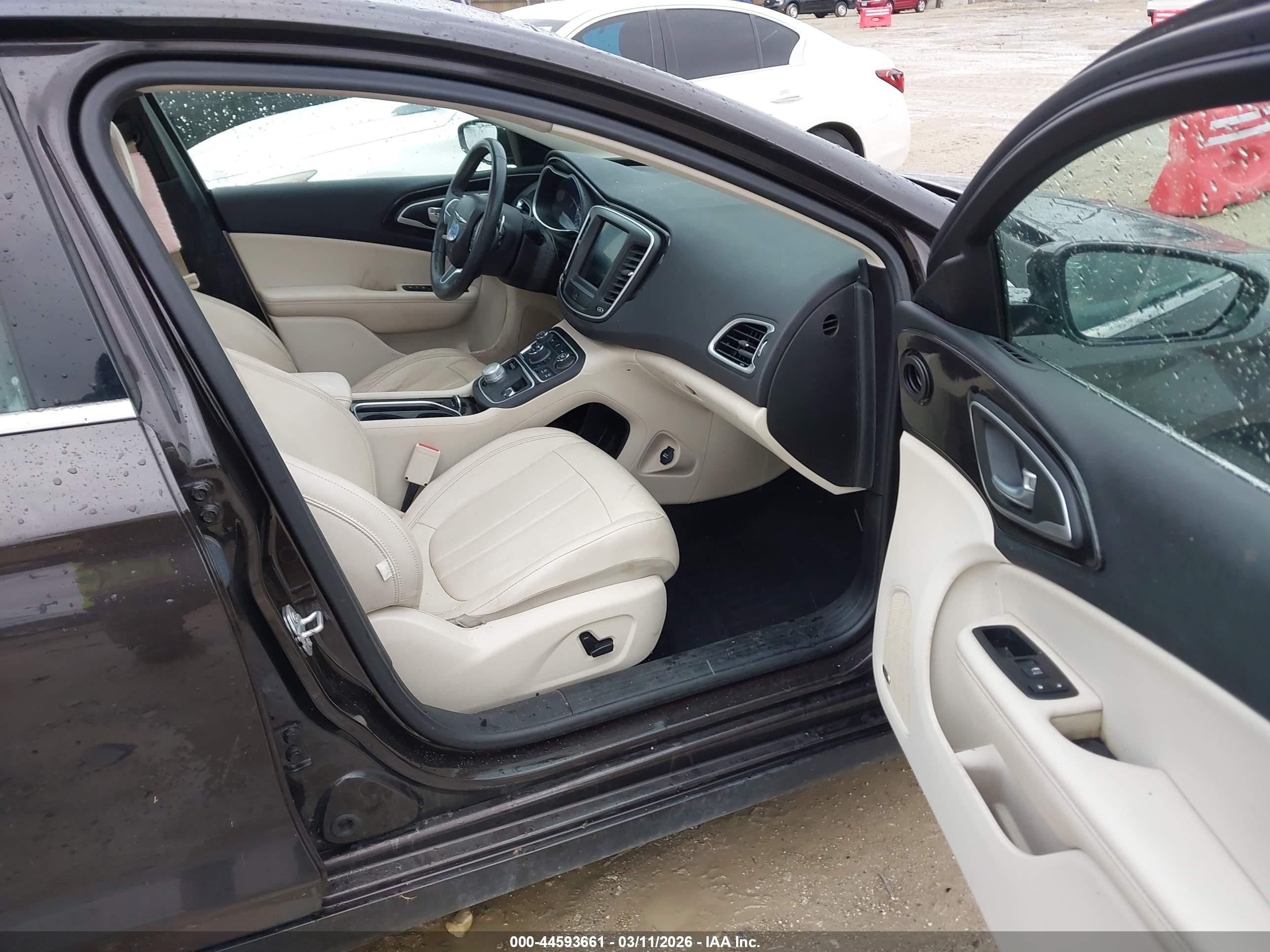 2015 Chrysler 200 C Коричневый vin: 1C3CCCCG7FN599929
