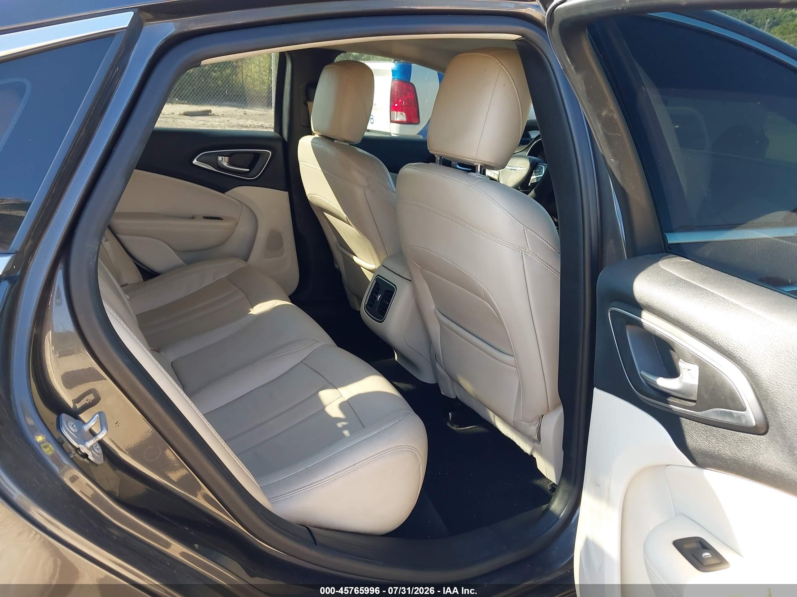 2015 Chrysler 200 C Gray vin: 1C3CCCCG7FN665377