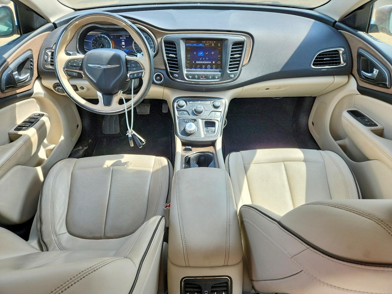 2015 Chrysler 200 C Red vin: 1C3CCCCG8FN616009