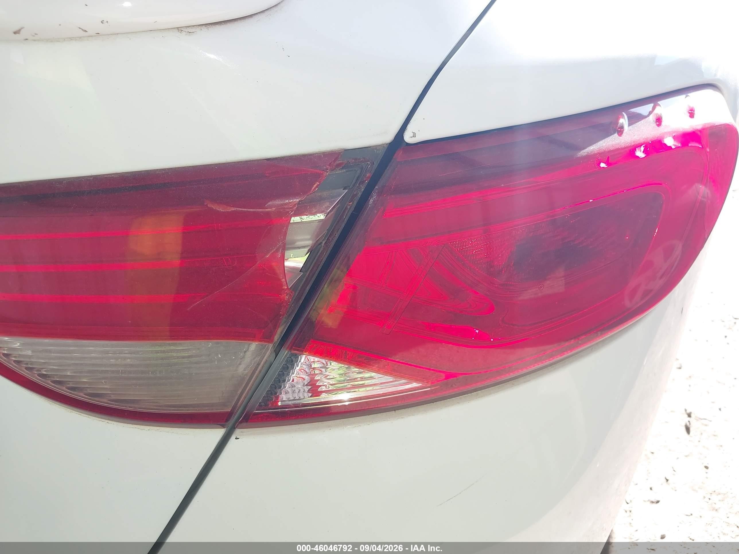 2015 Chrysler 200 C White vin: 1C3CCCCGXFN501332