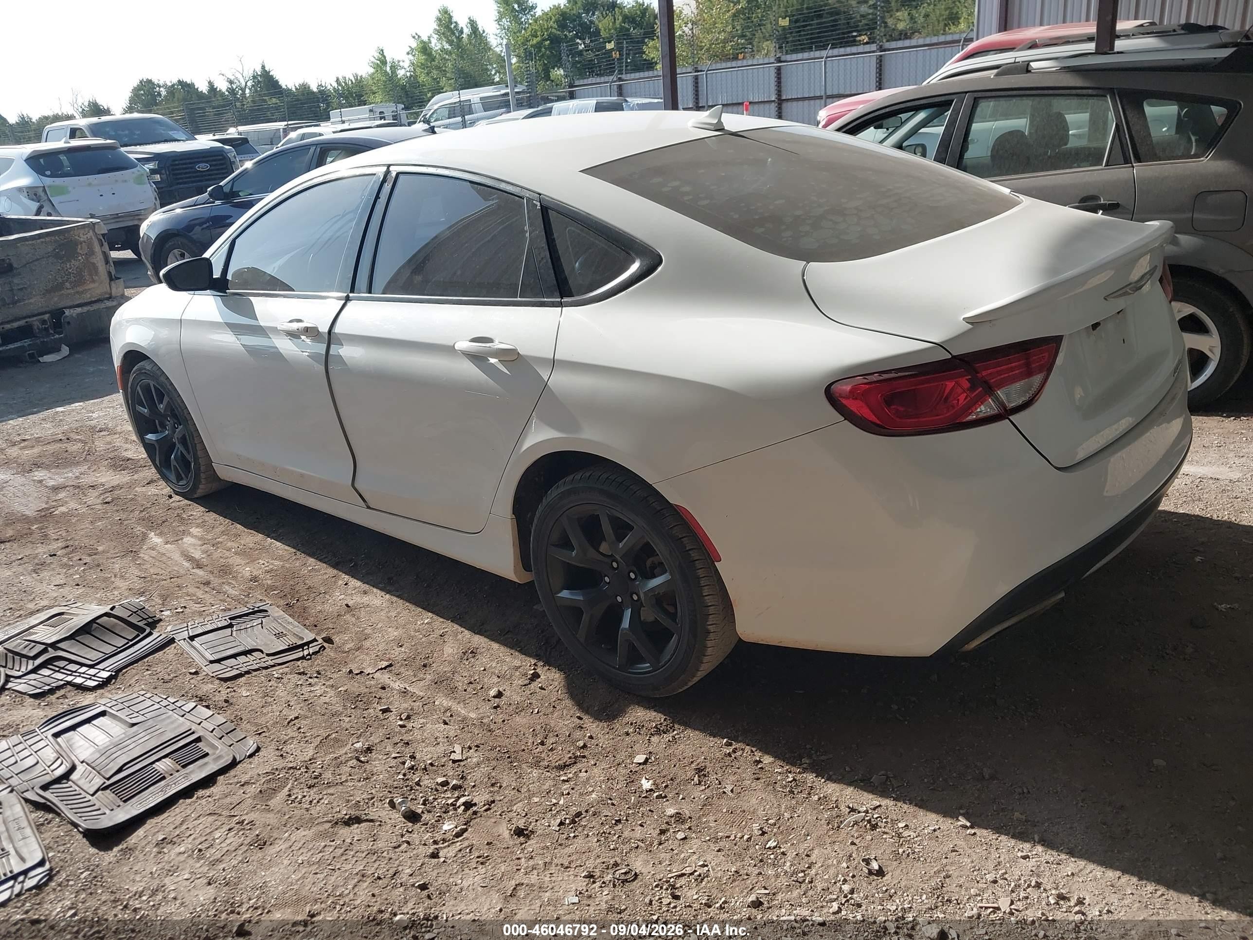 2015 Chrysler 200 C White vin: 1C3CCCCGXFN501332