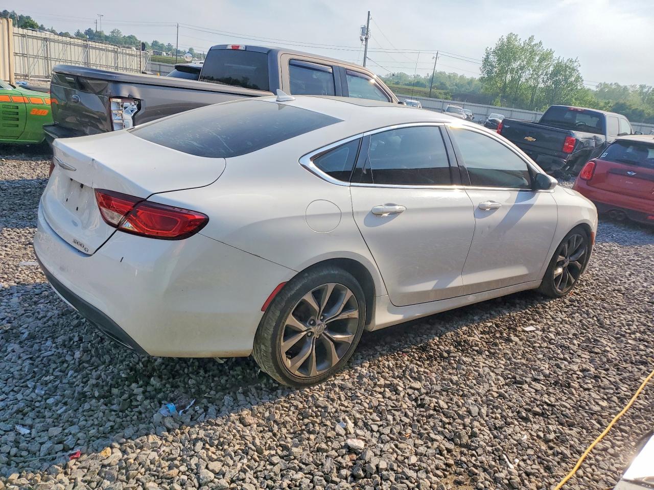 2015 Chrysler 200 C White vin: 1C3CCCCGXFN662067