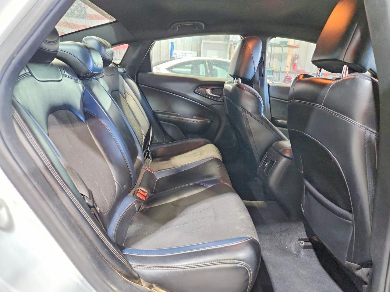 2015 Chrysler 200 S White vin: 1C3CCCDG0FN648712