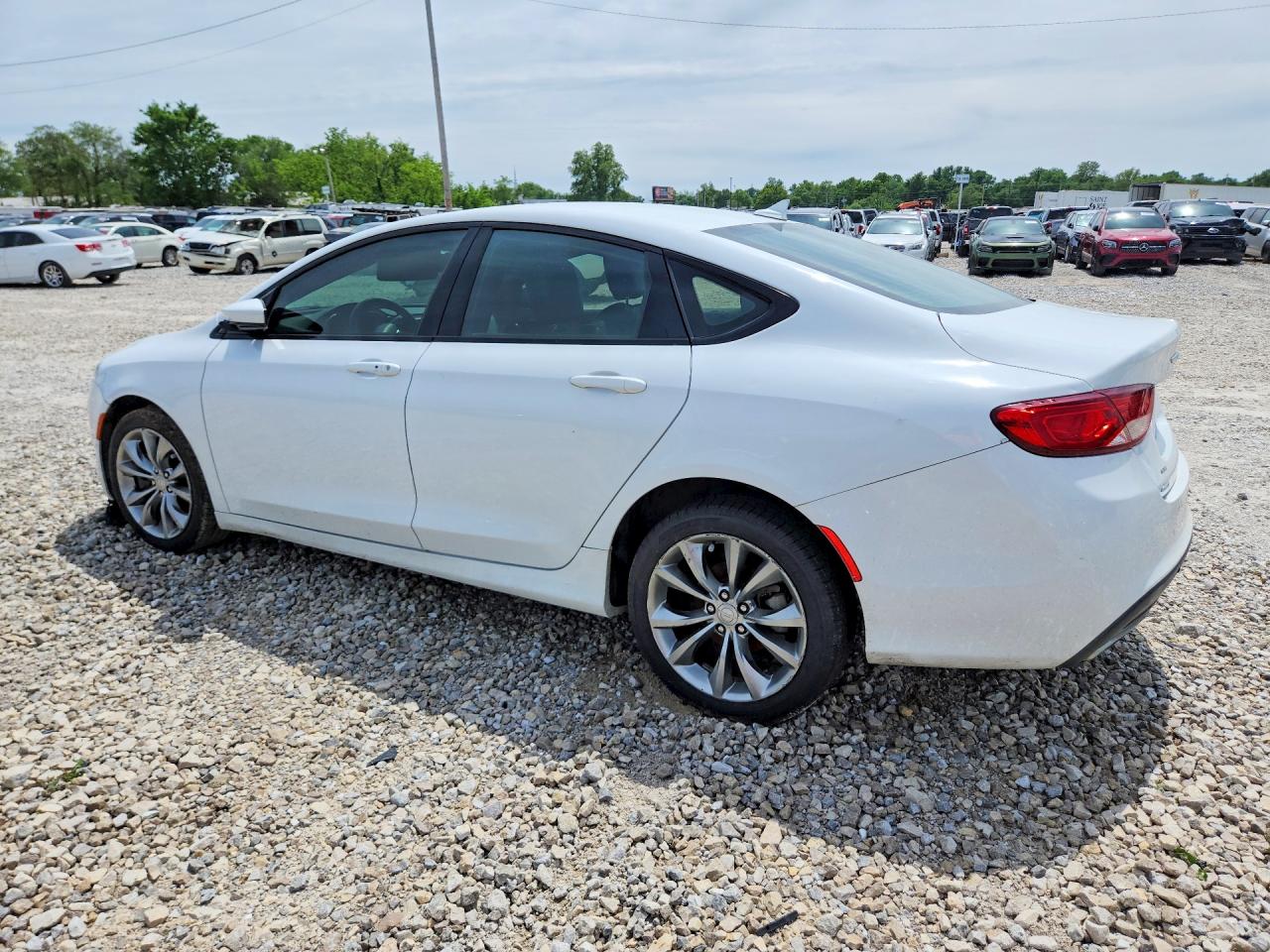 2015 Chrysler 200 S White vin: 1C3CCCDG0FN648712