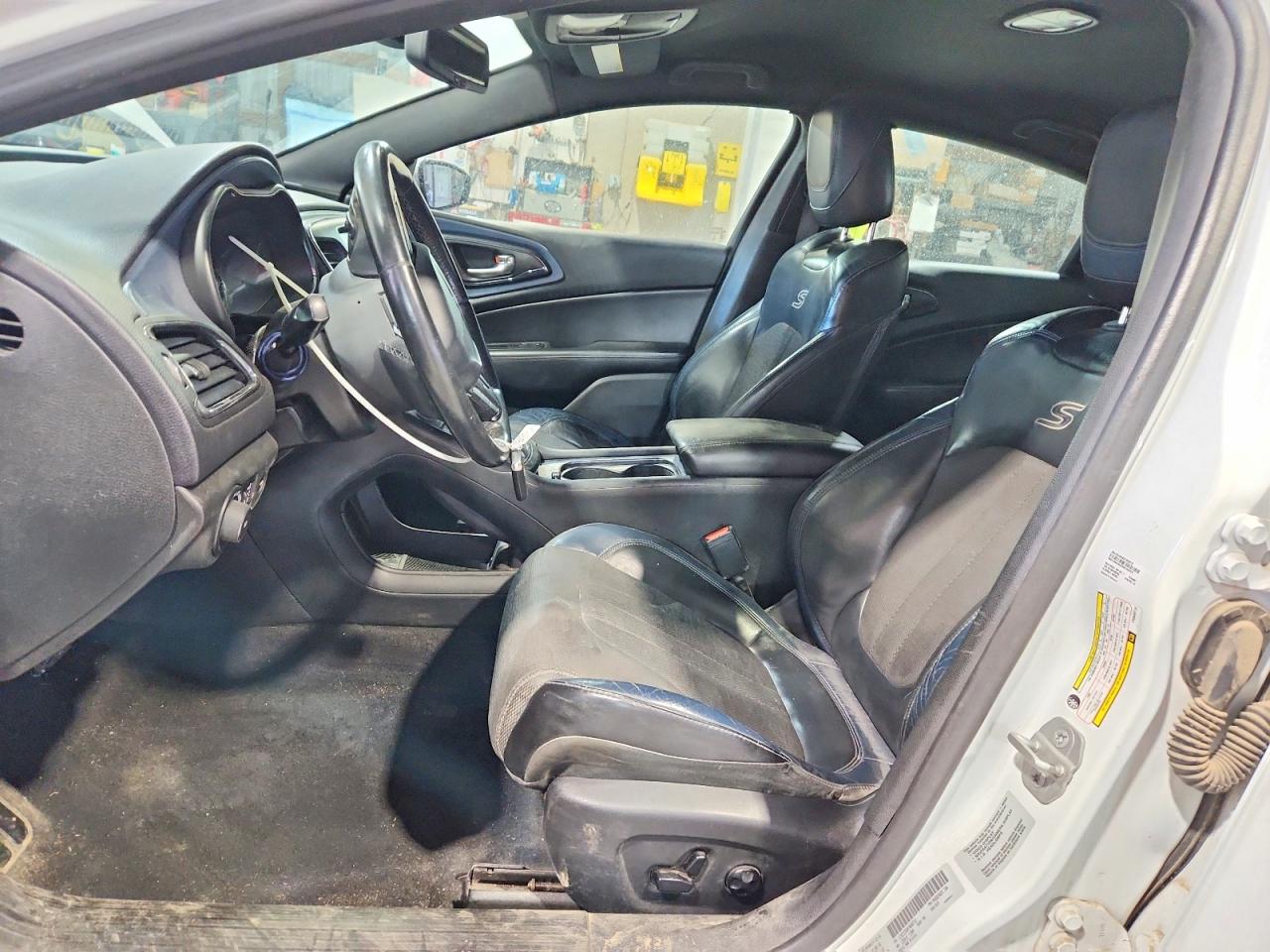 2015 Chrysler 200 S White vin: 1C3CCCDG0FN648712