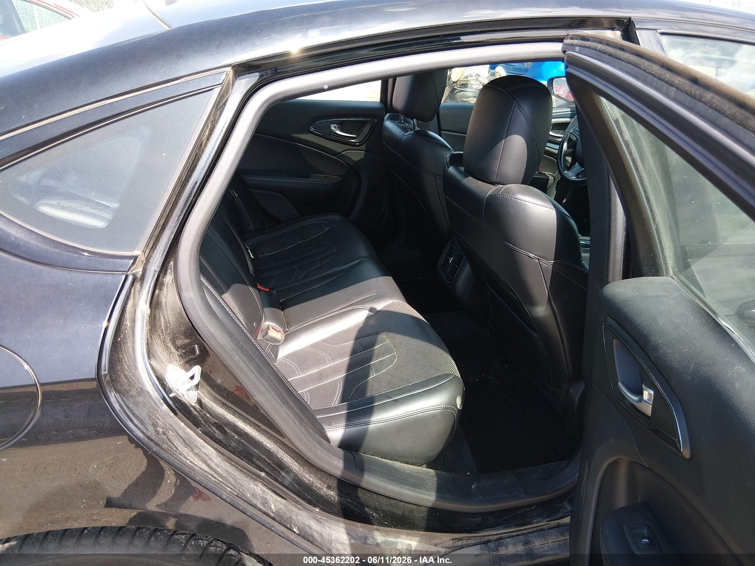 2015 Chrysler 200 S Черный vin: 1C3CCCDG4FN589633