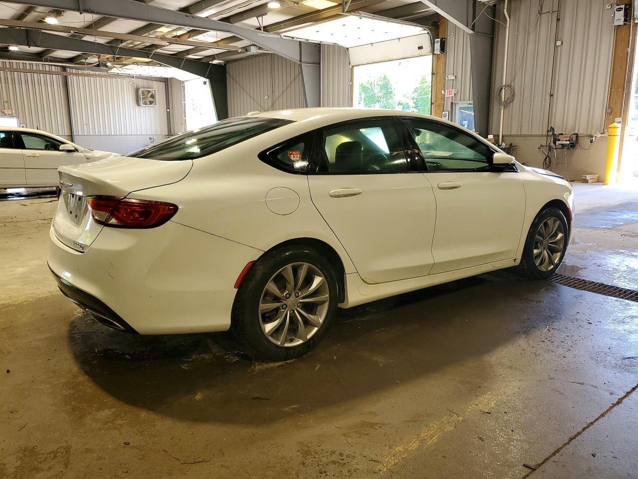 2015 Chrysler 200 S White vin: 1C3CCCDG6FN556861