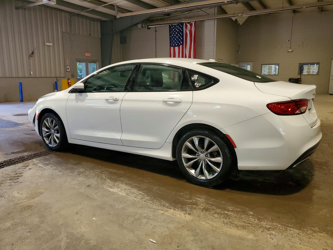 2015 Chrysler 200 S White vin: 1C3CCCDG6FN556861