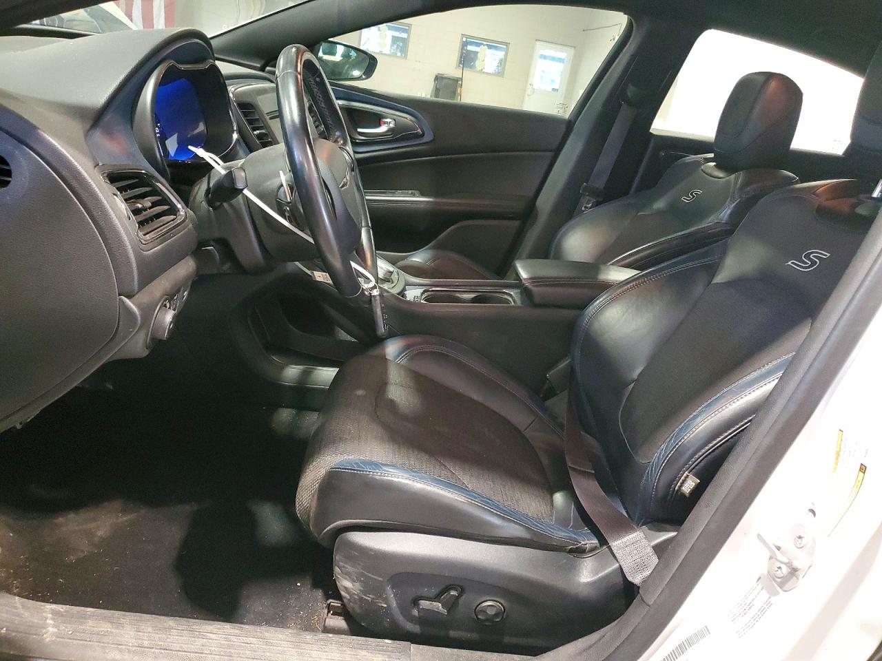 2015 Chrysler 200 S White vin: 1C3CCCDG6FN556861