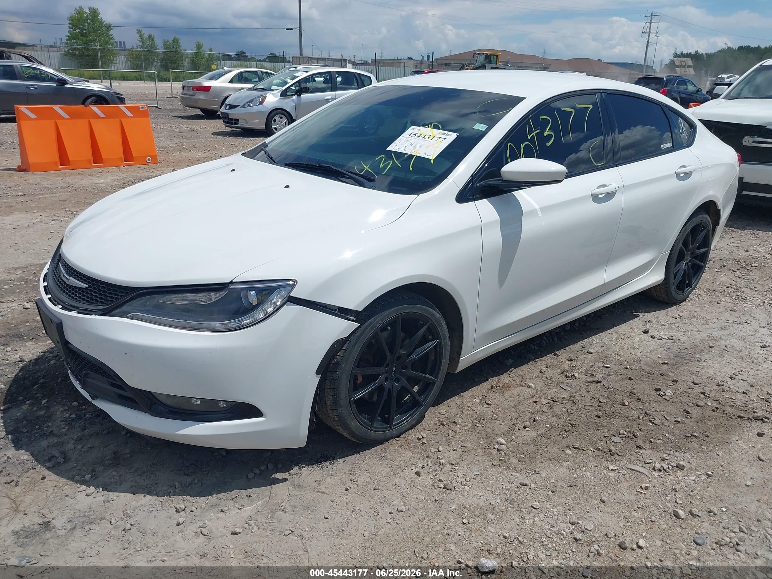 2015 Chrysler 200 S White vin: 1C3CCCDG8FN511999
