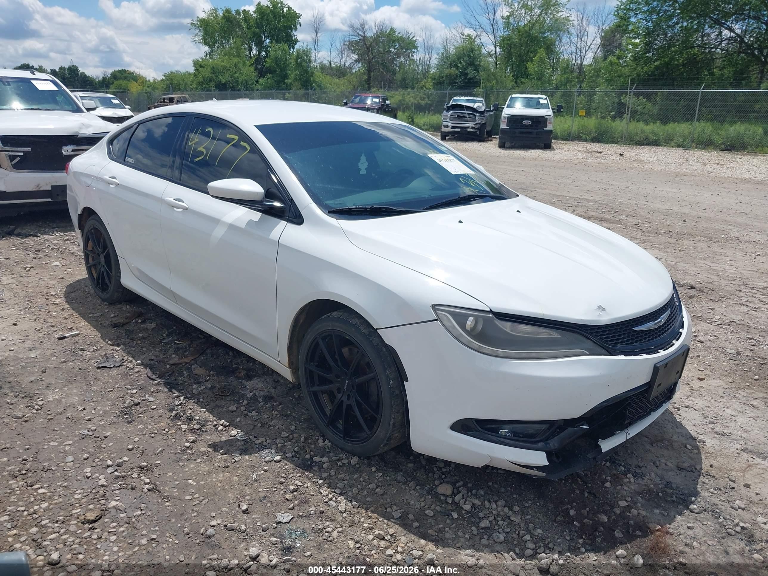 2015 Chrysler 200 S White vin: 1C3CCCDG8FN511999
