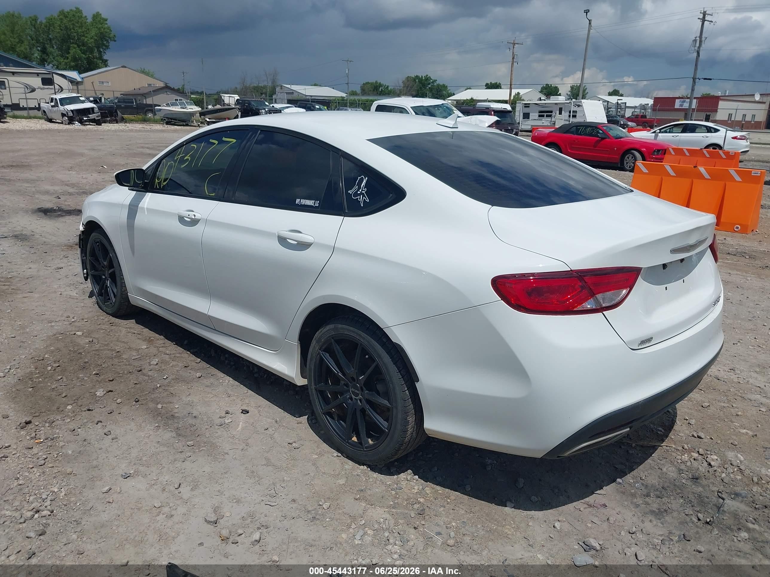 2015 Chrysler 200 S White vin: 1C3CCCDG8FN511999