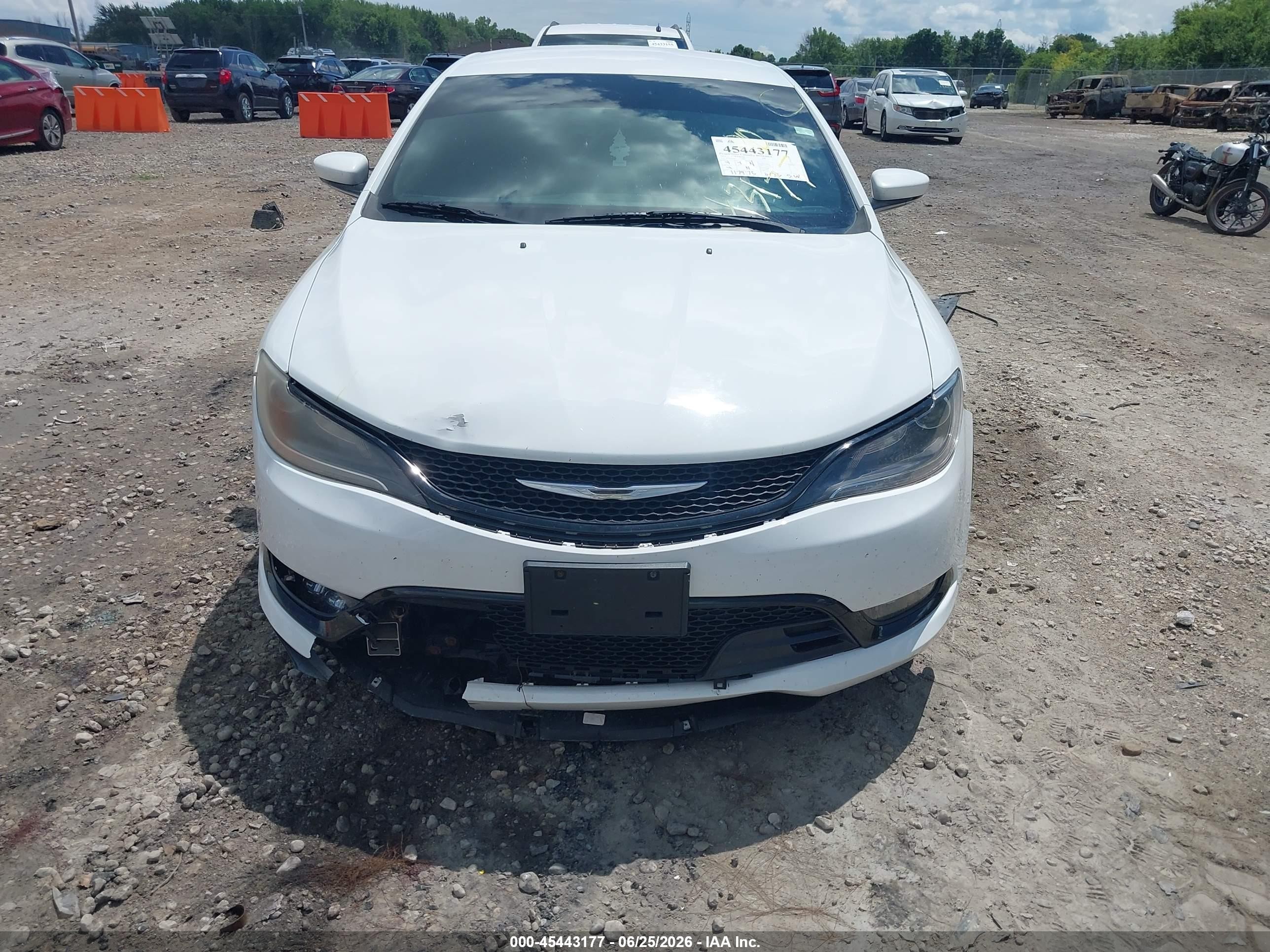2015 Chrysler 200 S White vin: 1C3CCCDG8FN511999
