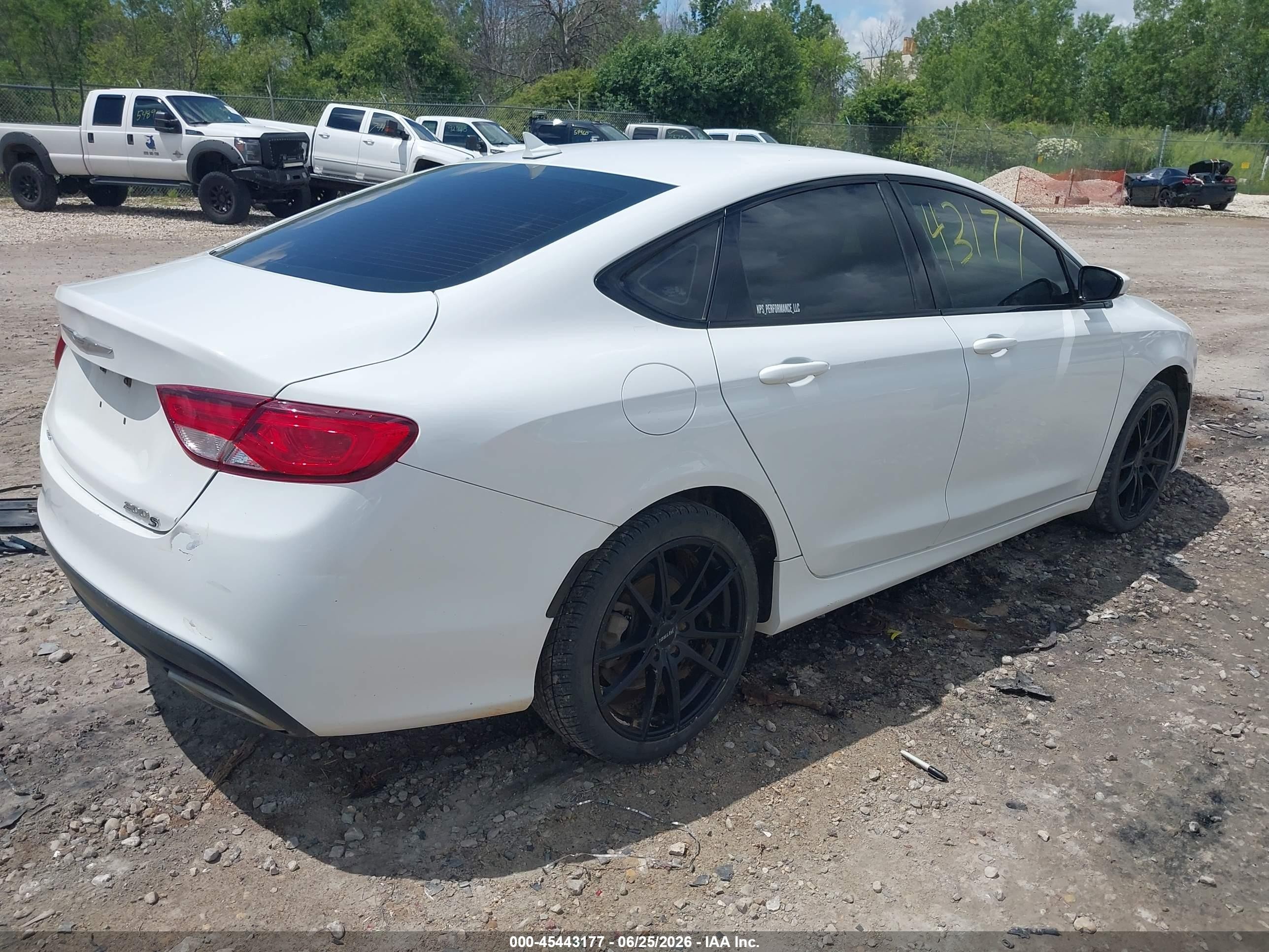 2015 Chrysler 200 S White vin: 1C3CCCDG8FN511999