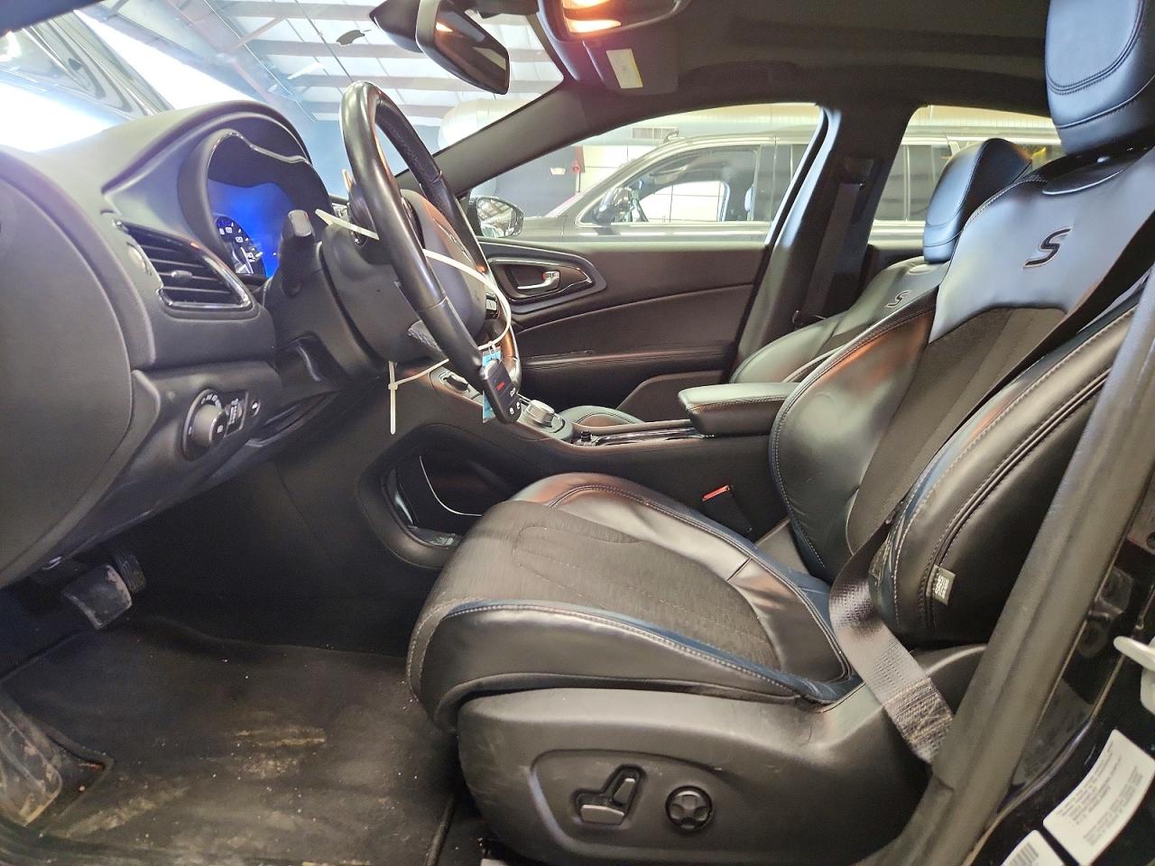 2015 Chrysler 200 S Черный vin: 1C3CCCDG8FN540418