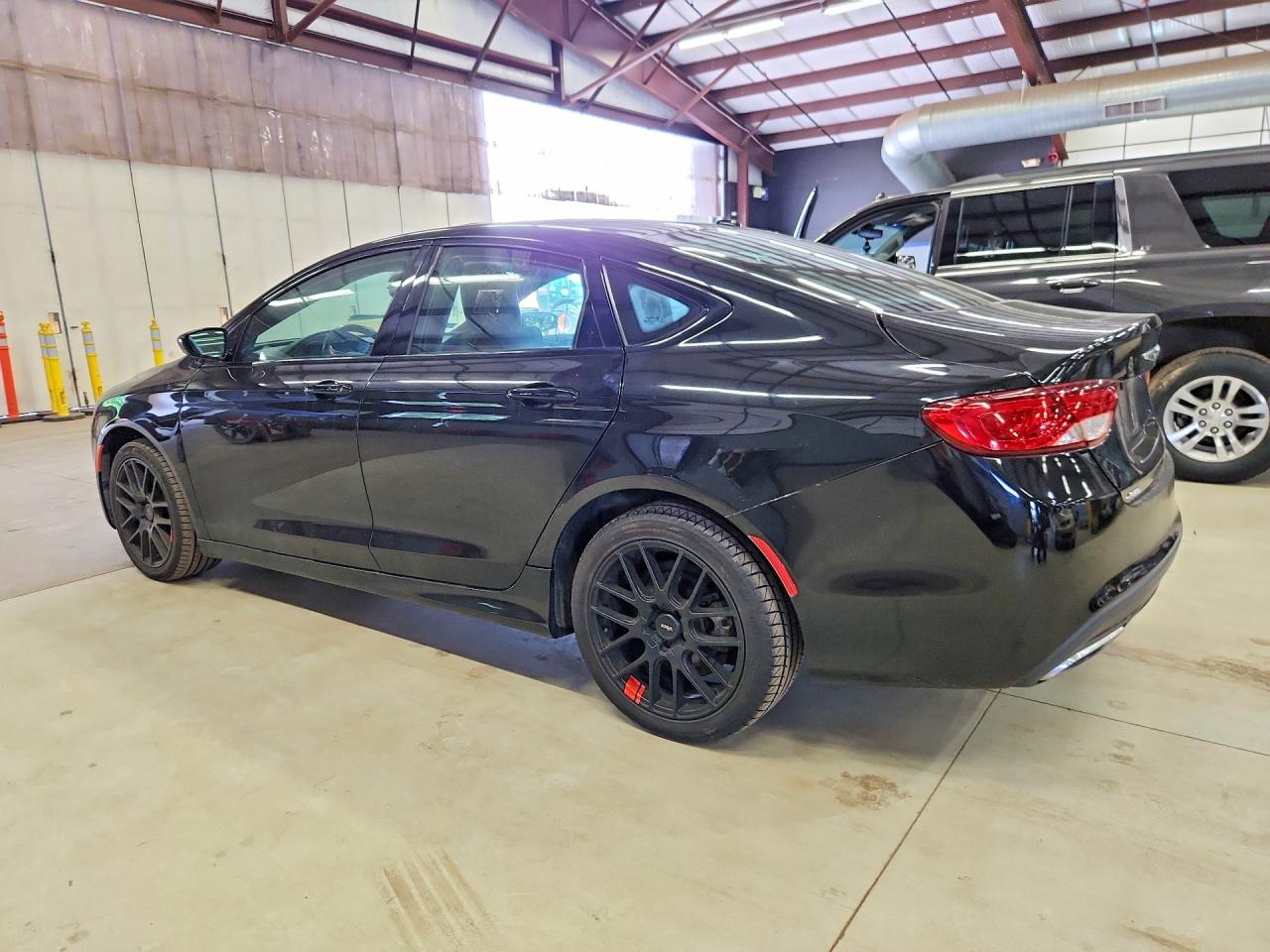 2015 Chrysler 200 S Черный vin: 1C3CCCDG8FN540418