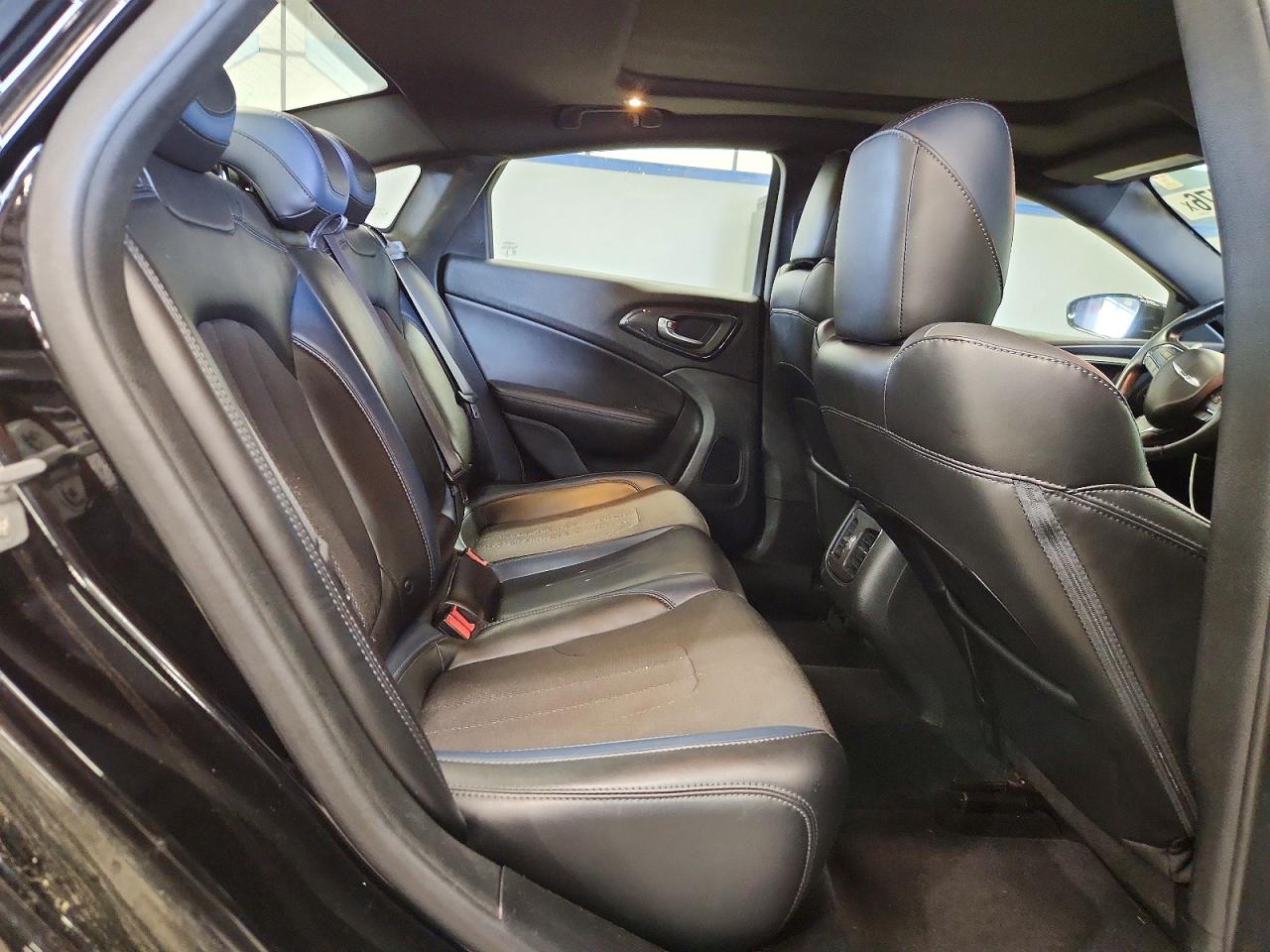 2015 Chrysler 200 S Черный vin: 1C3CCCDG8FN540418