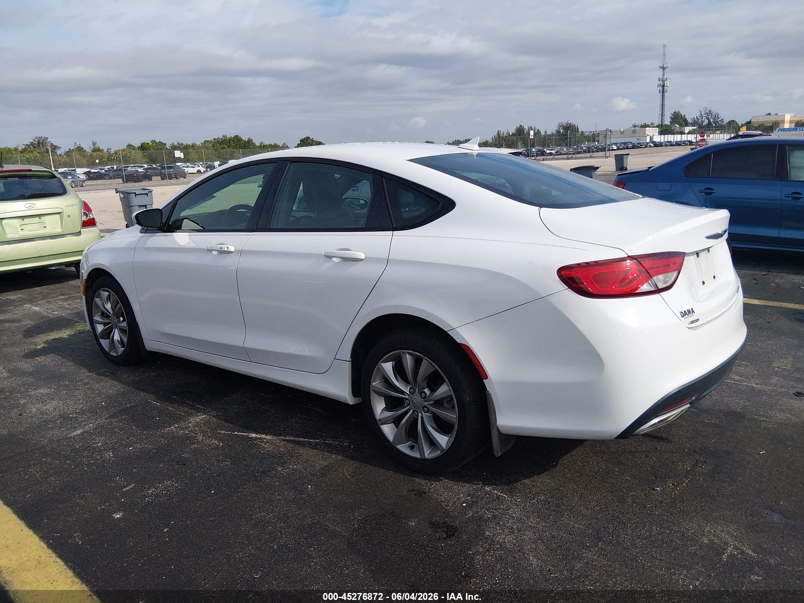 2015 Chrysler 200 S Белый vin: 1C3CCCDG8FN630359