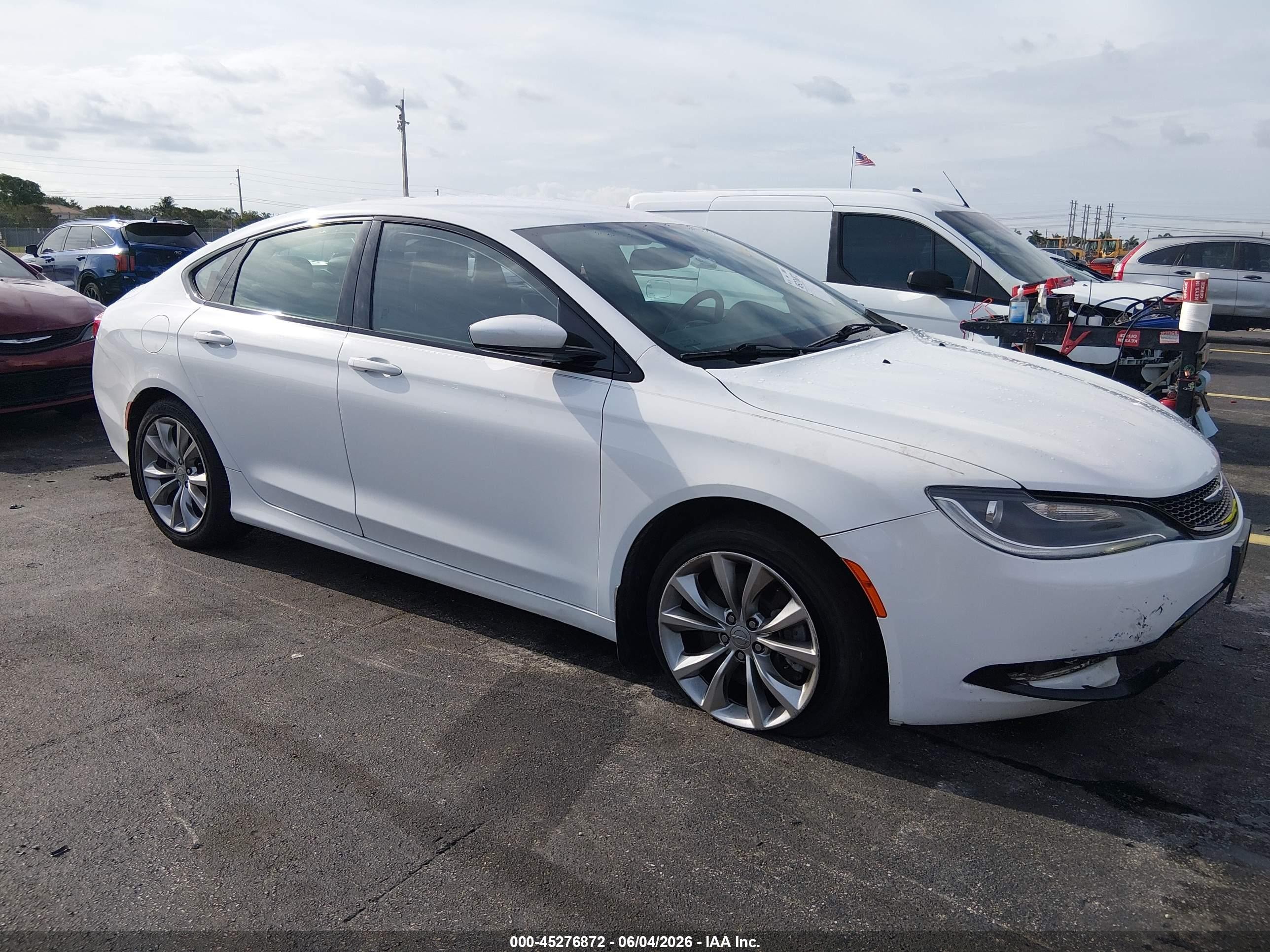2015 Chrysler 200 S Белый vin: 1C3CCCDG8FN630359