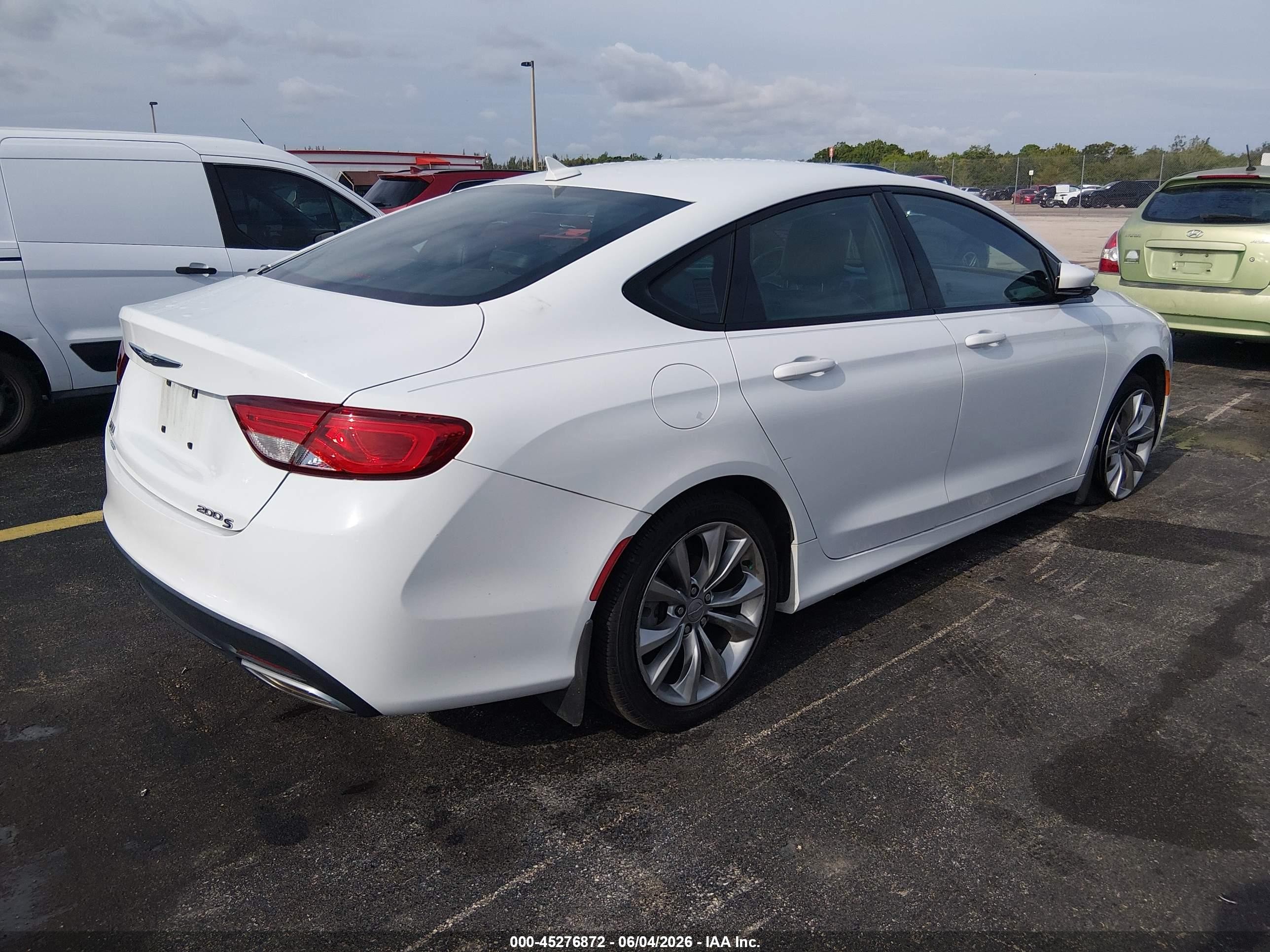 2015 Chrysler 200 S Белый vin: 1C3CCCDG8FN630359