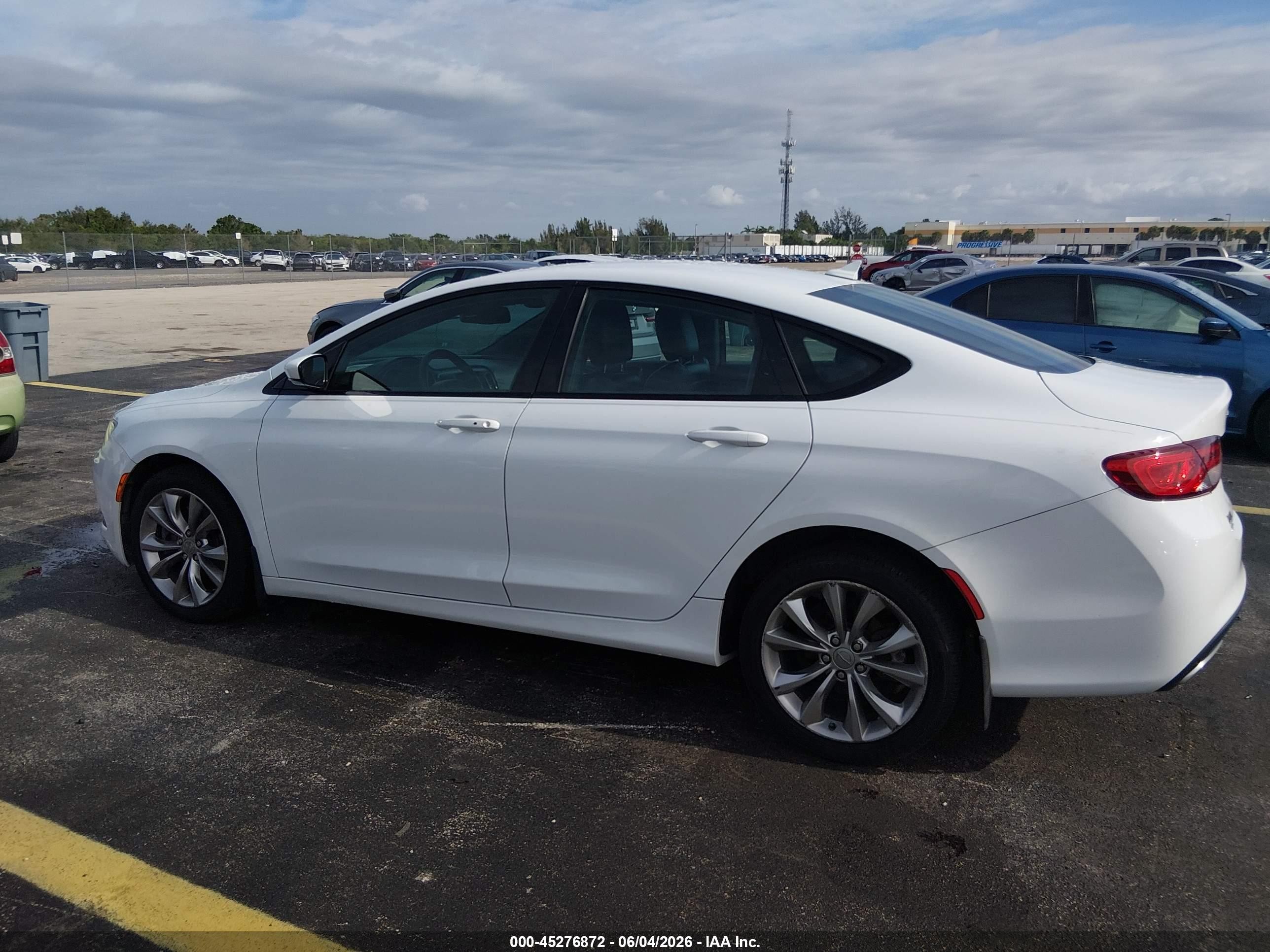 2015 Chrysler 200 S Белый vin: 1C3CCCDG8FN630359