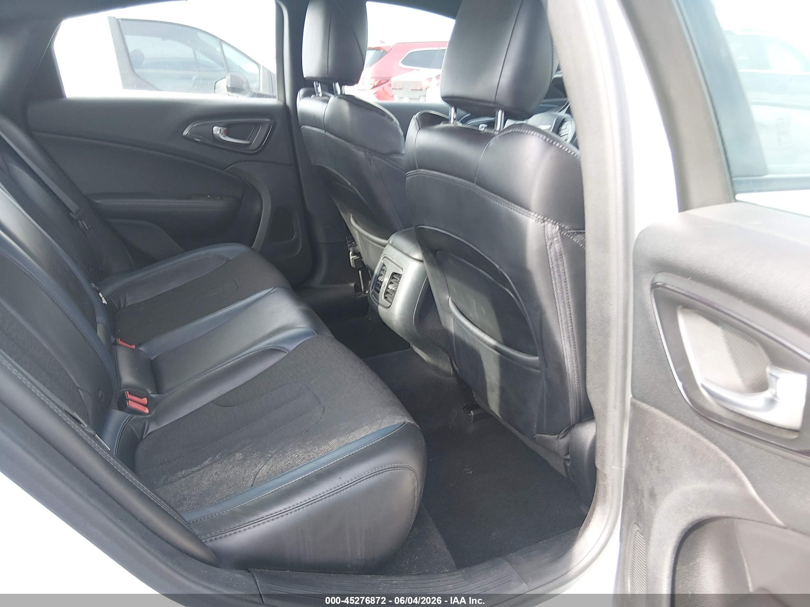 2015 Chrysler 200 S Белый vin: 1C3CCCDG8FN630359