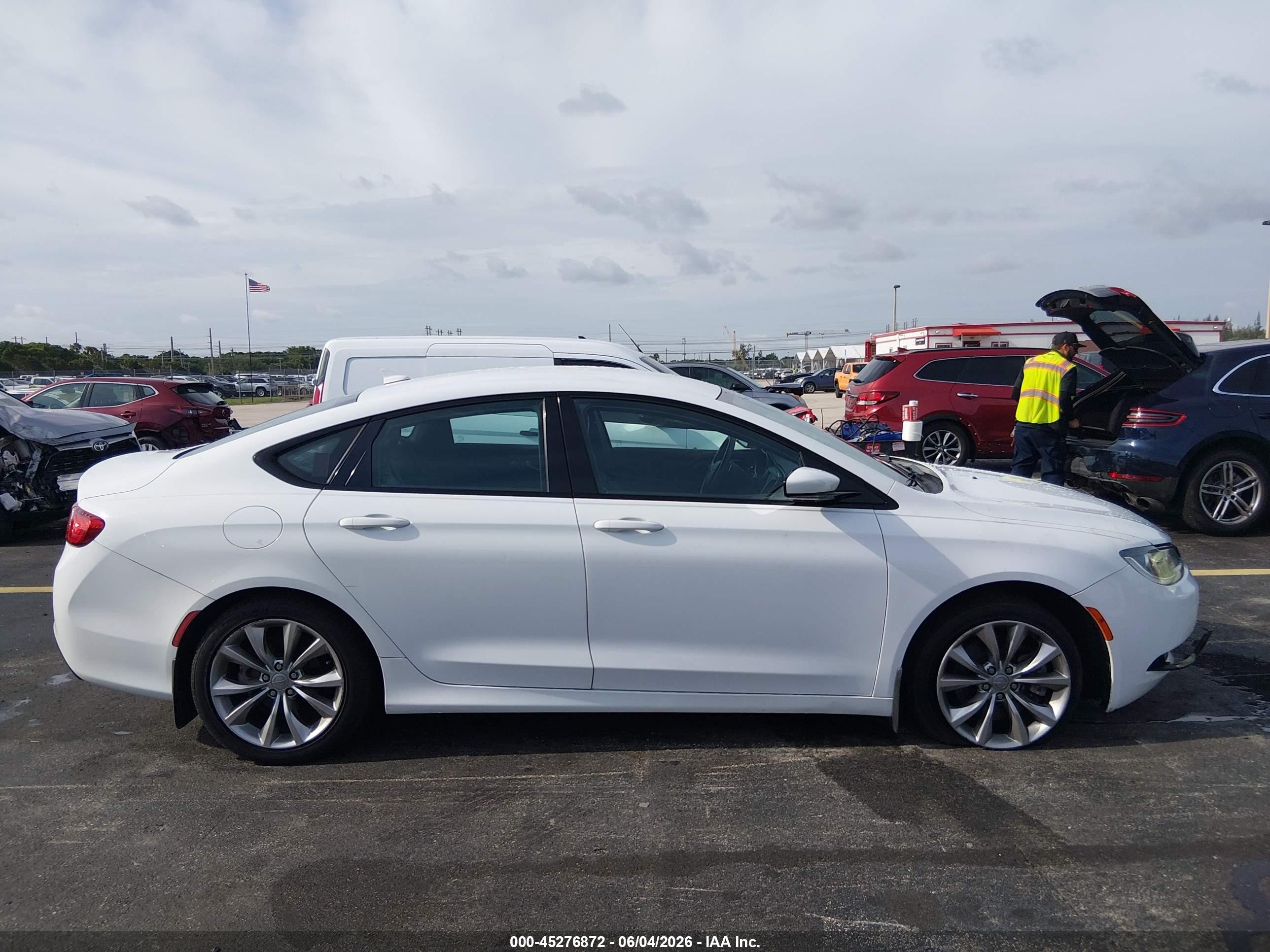 2015 Chrysler 200 S Белый vin: 1C3CCCDG8FN630359