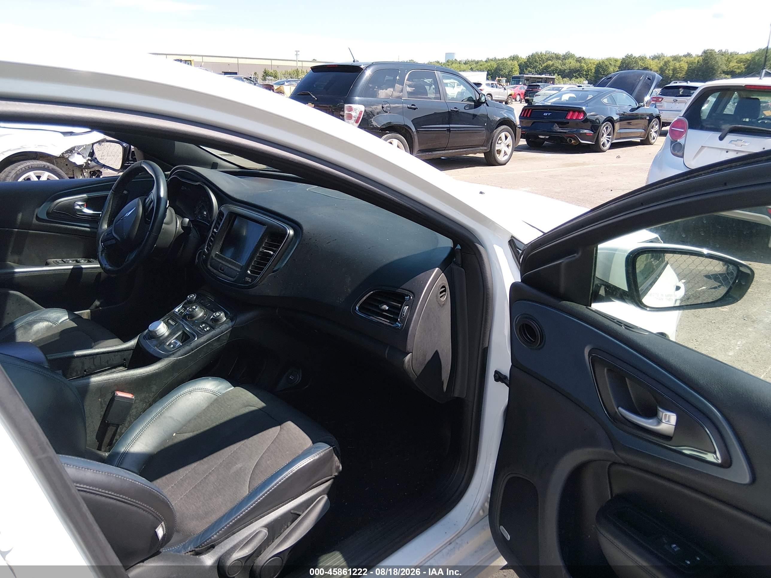 2015 Chrysler 200 S White vin: 1C3CCCDGXFN540808