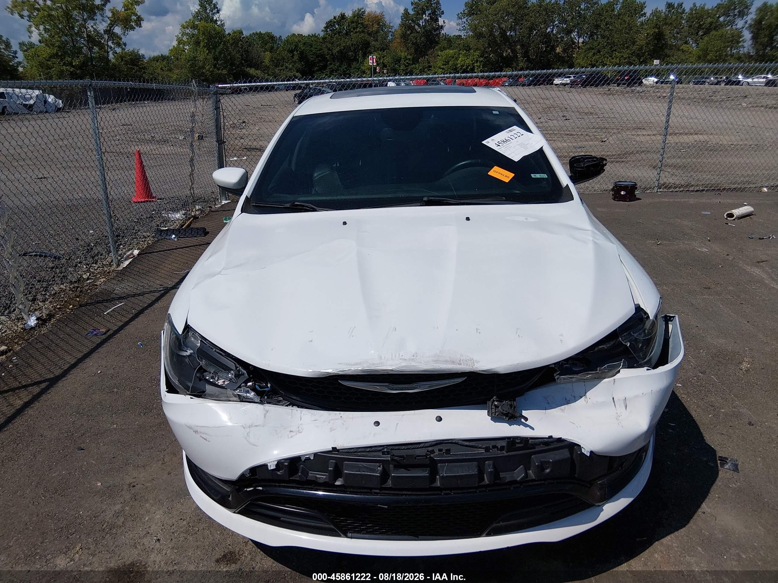2015 Chrysler 200 S White vin: 1C3CCCDGXFN540808