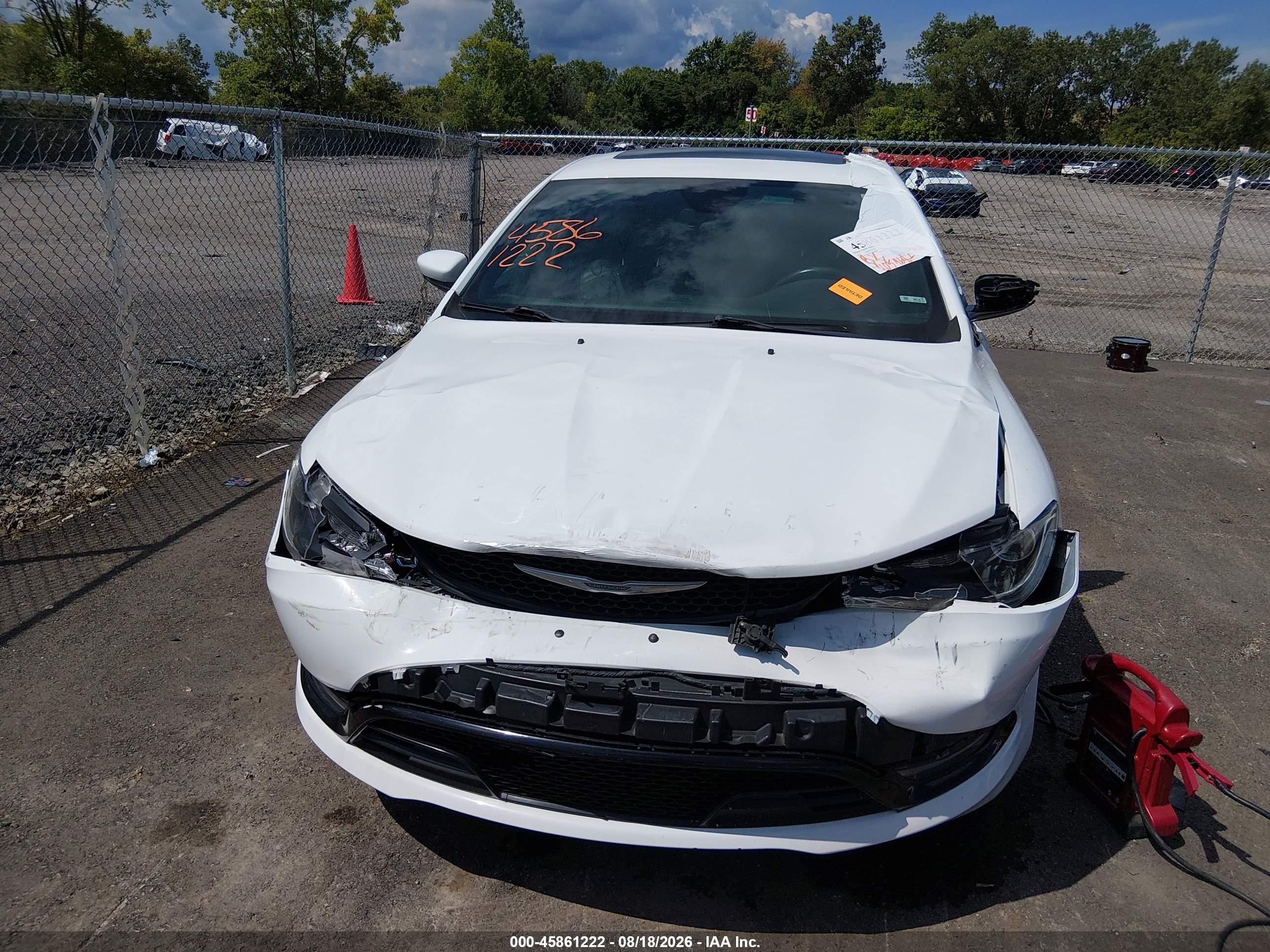 2015 Chrysler 200 S White vin: 1C3CCCDGXFN540808