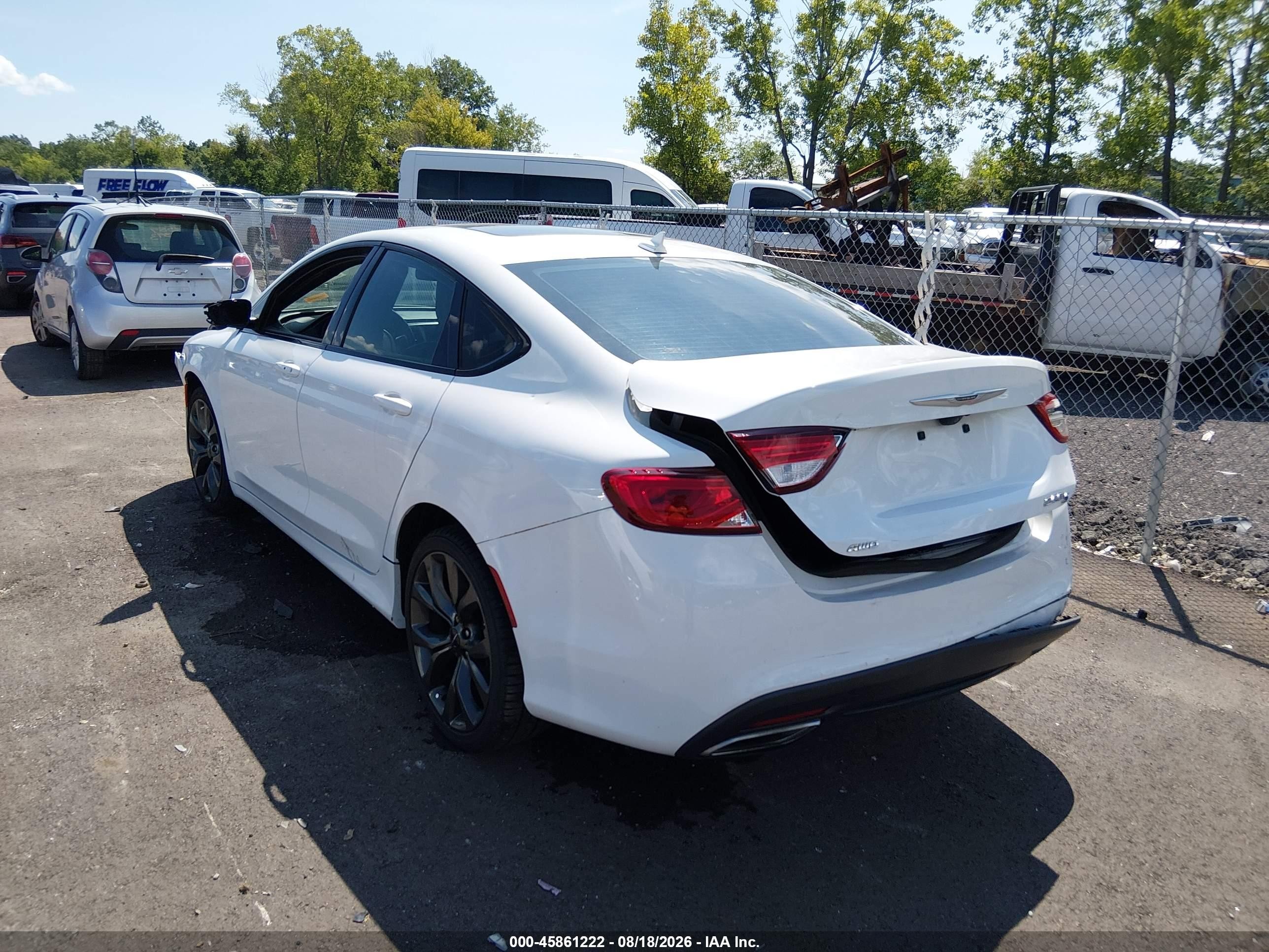 2015 Chrysler 200 S White vin: 1C3CCCDGXFN540808
