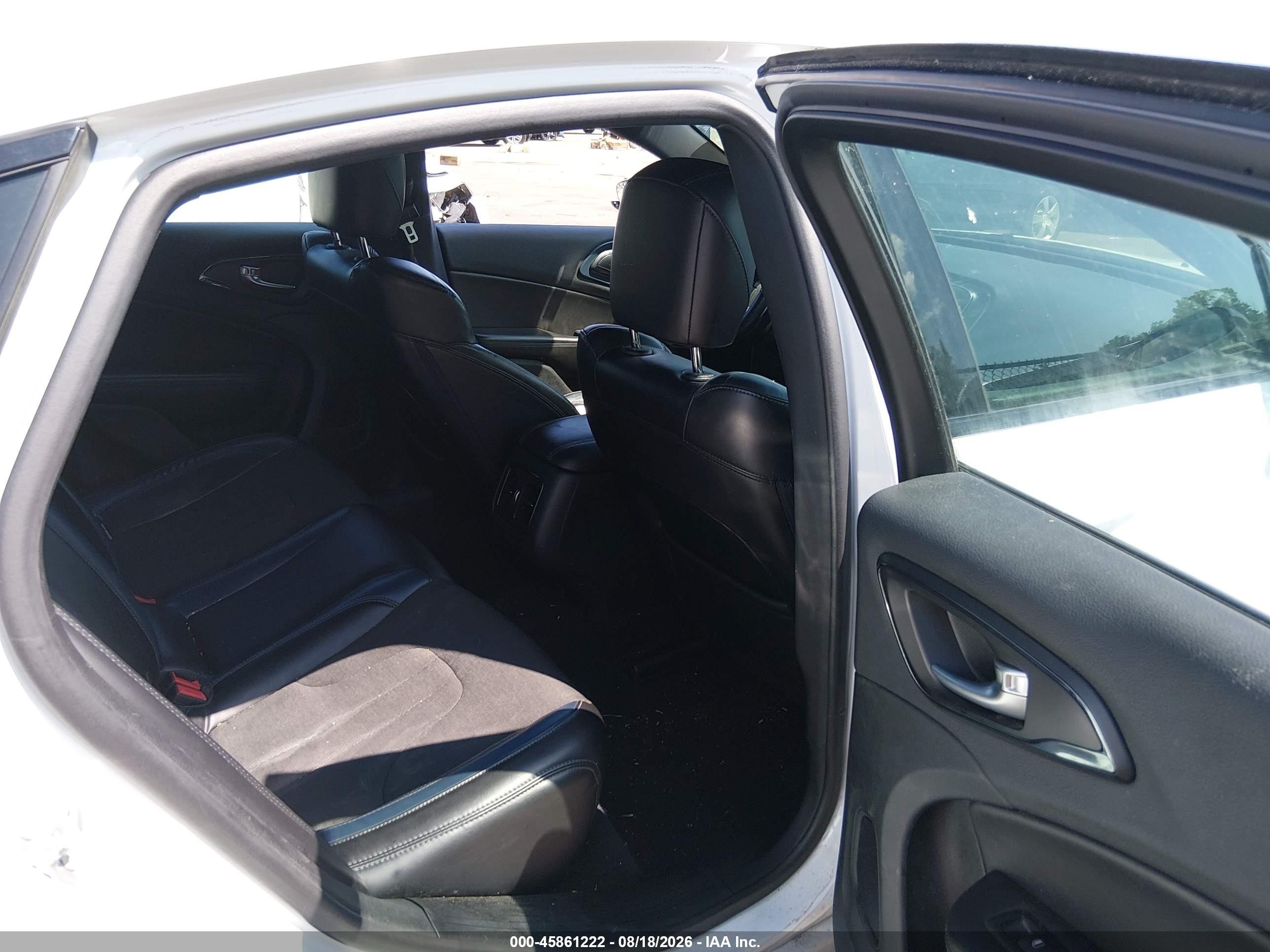 2015 Chrysler 200 S White vin: 1C3CCCDGXFN540808