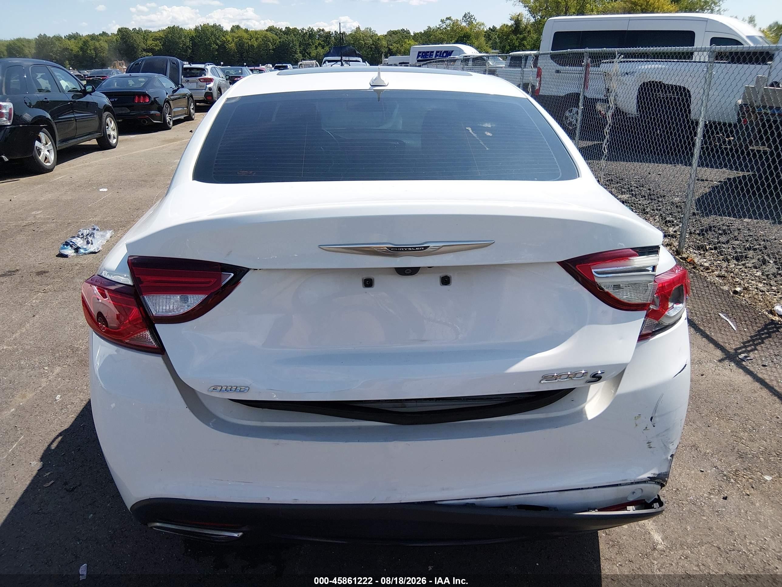 2015 Chrysler 200 S White vin: 1C3CCCDGXFN540808