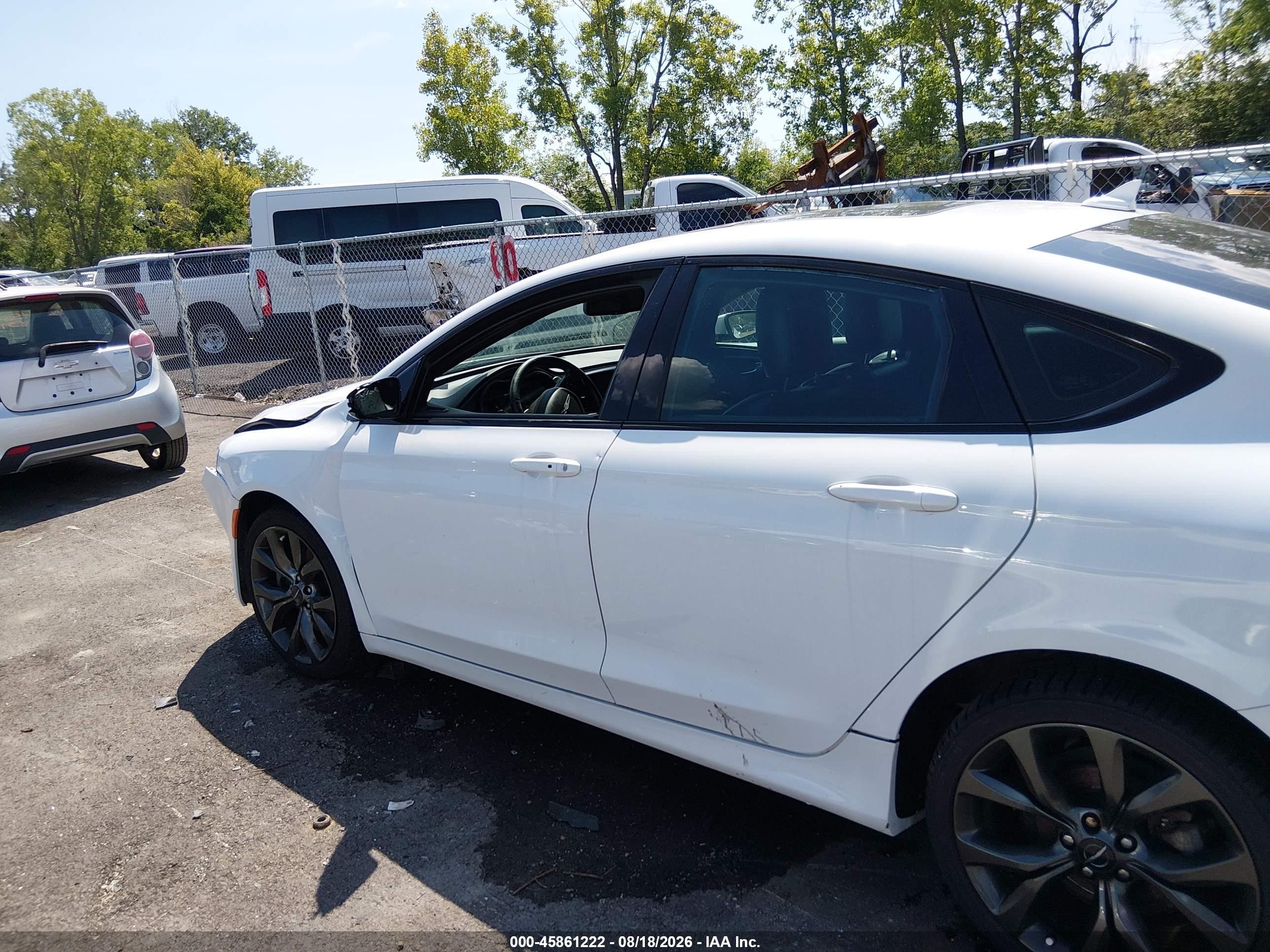 2015 Chrysler 200 S White vin: 1C3CCCDGXFN540808