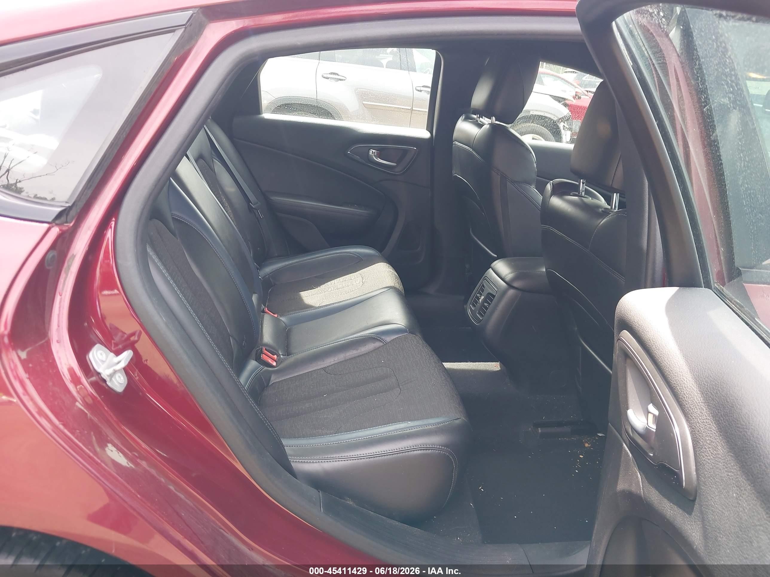2015 Chrysler 200 S Burgundy vin: 1C3CCCDGXFN644294