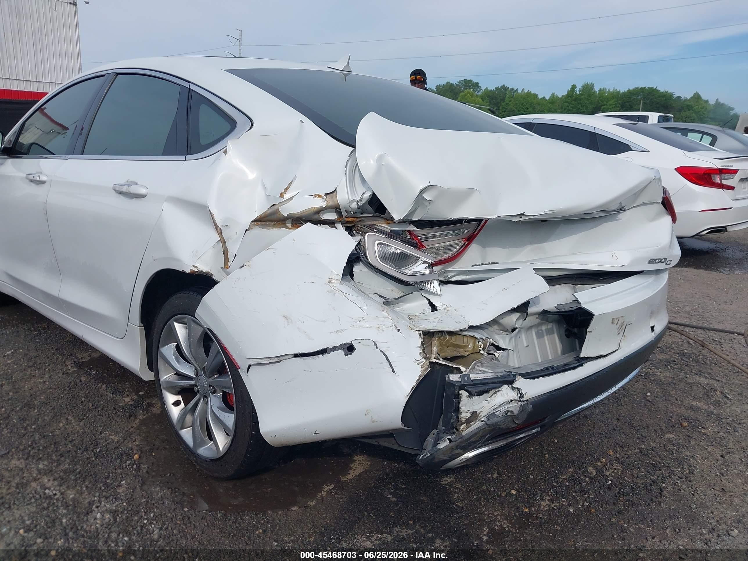 2015 Chrysler 200 C White vin: 1C3CCCEG1FN584291