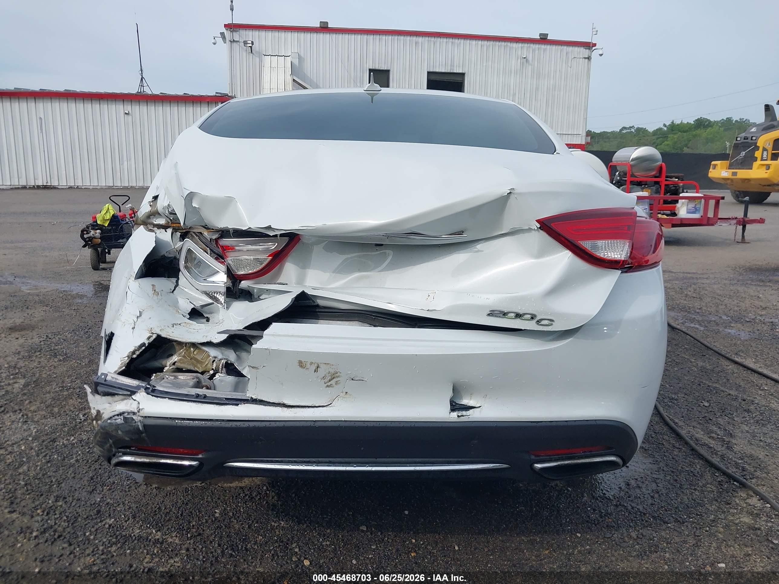 2015 Chrysler 200 C White vin: 1C3CCCEG1FN584291