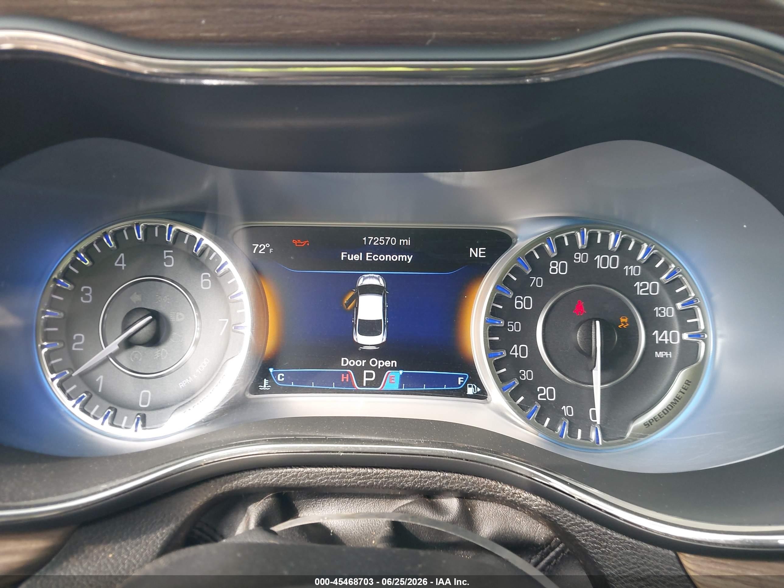 2015 Chrysler 200 C White vin: 1C3CCCEG1FN584291
