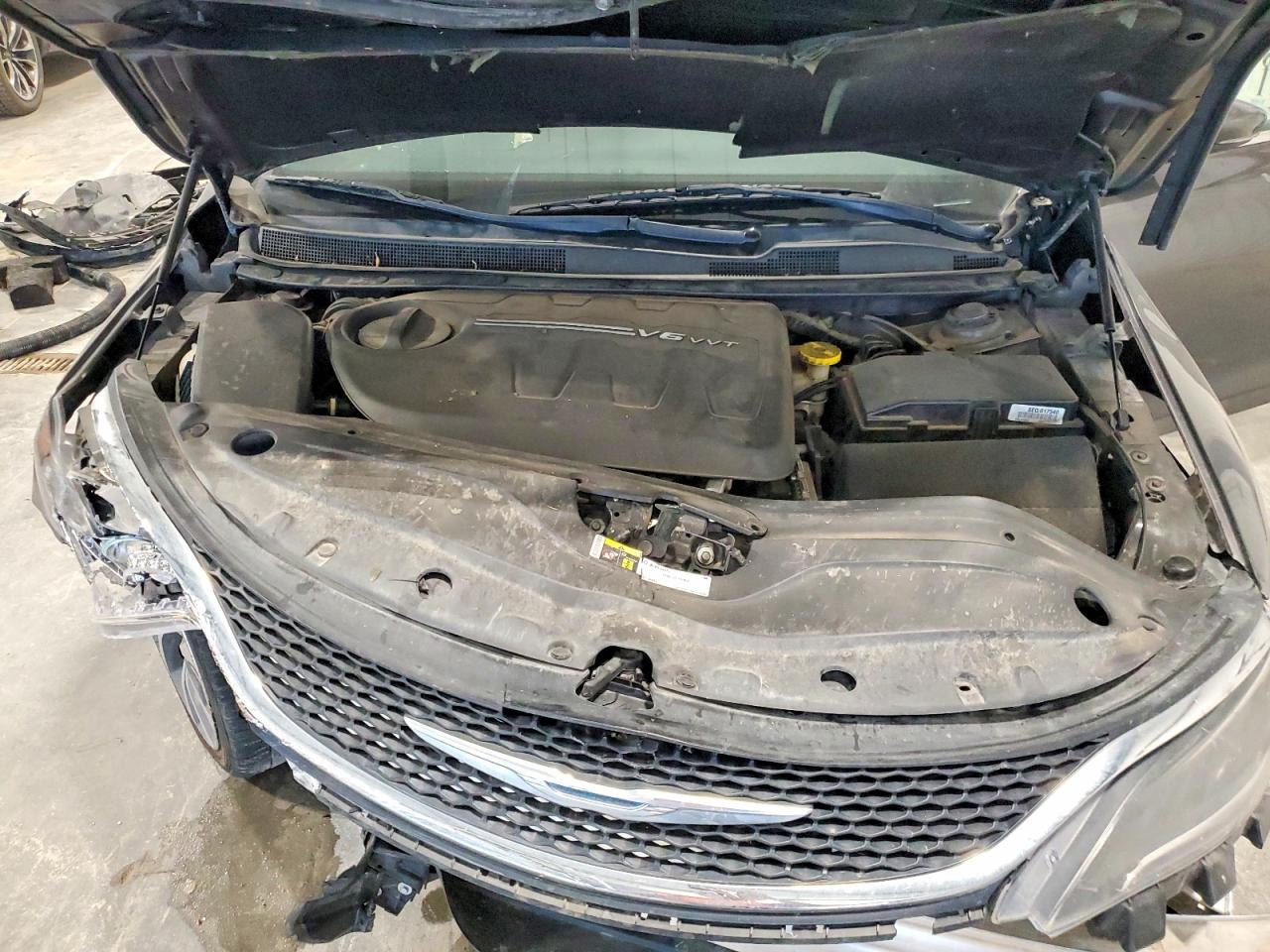 2015 Chrysler 200 C Gray vin: 1C3CCCEG3FN540583